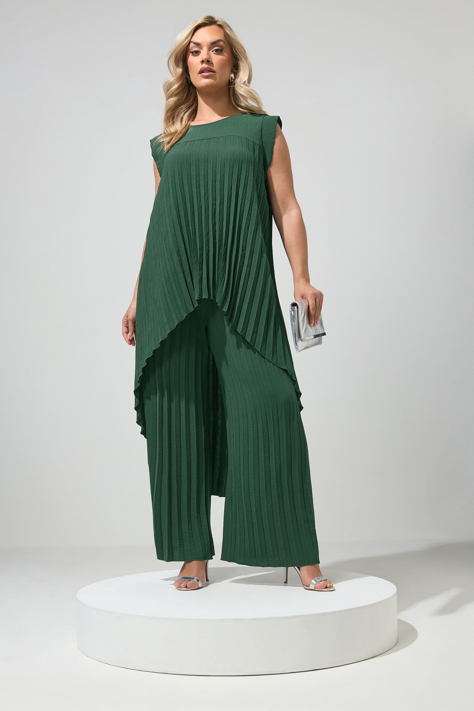 YOURS LONDON Plus Size Green Pleated Set | Yours Clothing 3