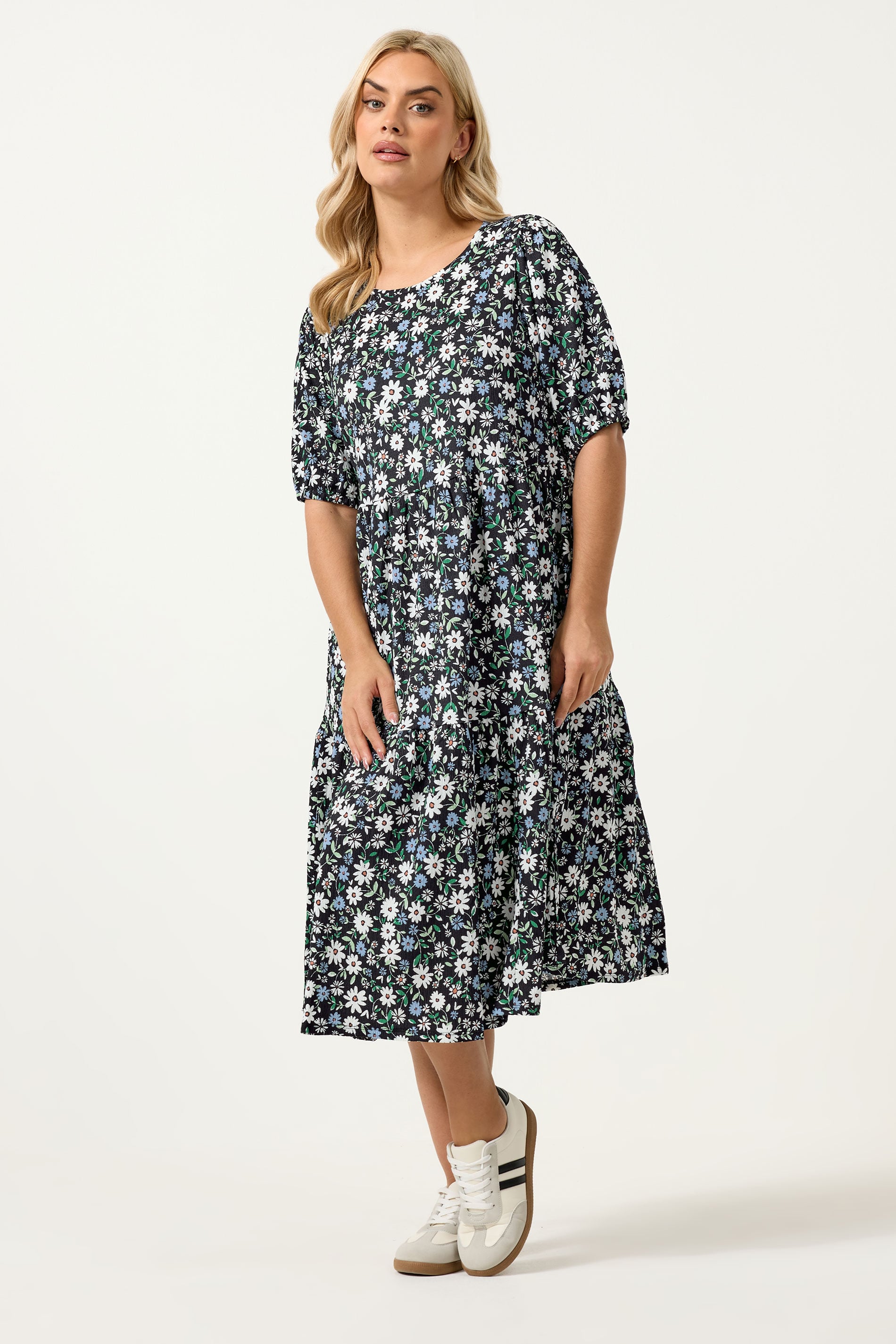 YOURS Plus Size Black Ditsy Floral Tiered Maxi Dress | Yours Clothing 3