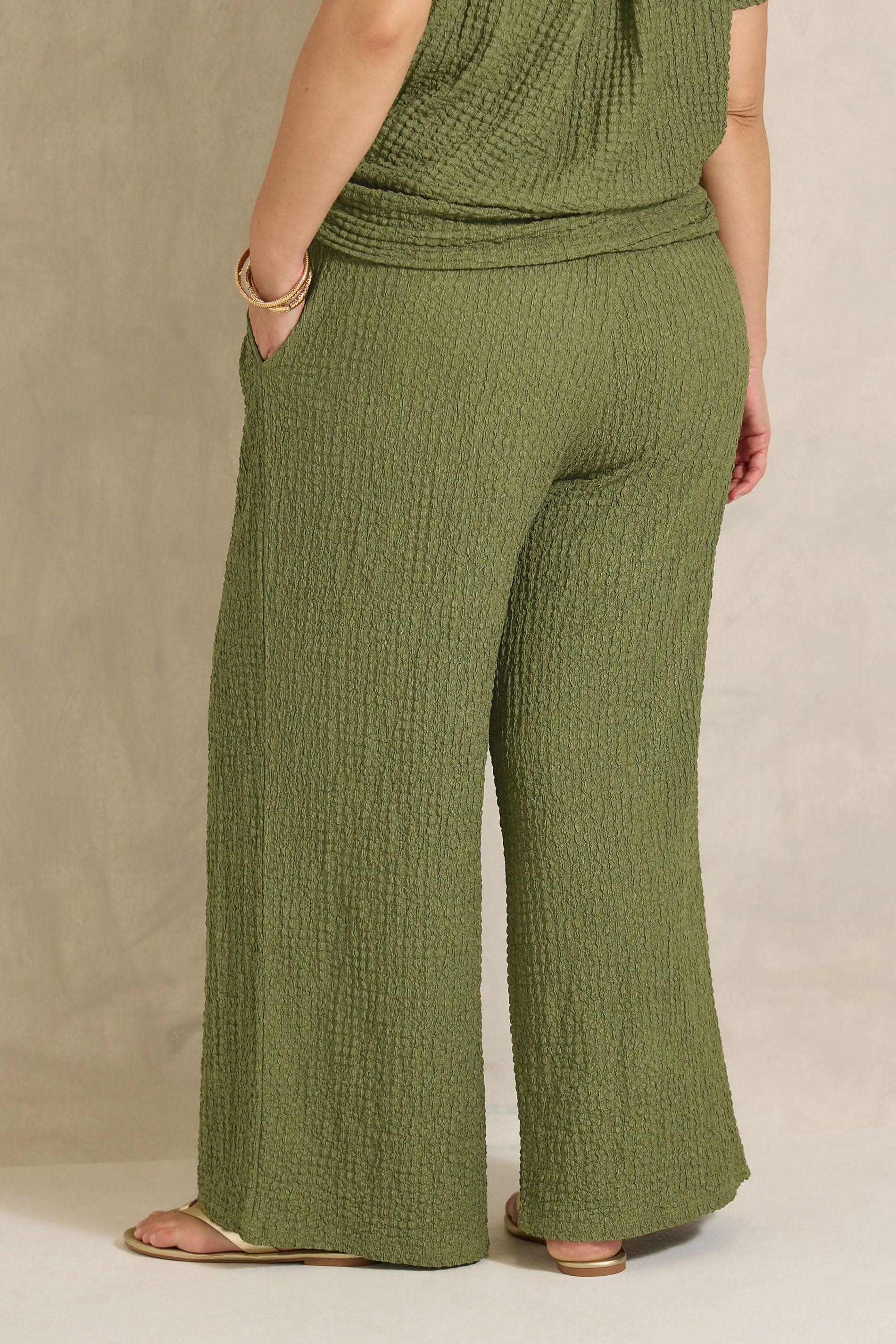 EVANS Plus Size Khaki Green Crinkle Wide Leg Trousers | Evans 4