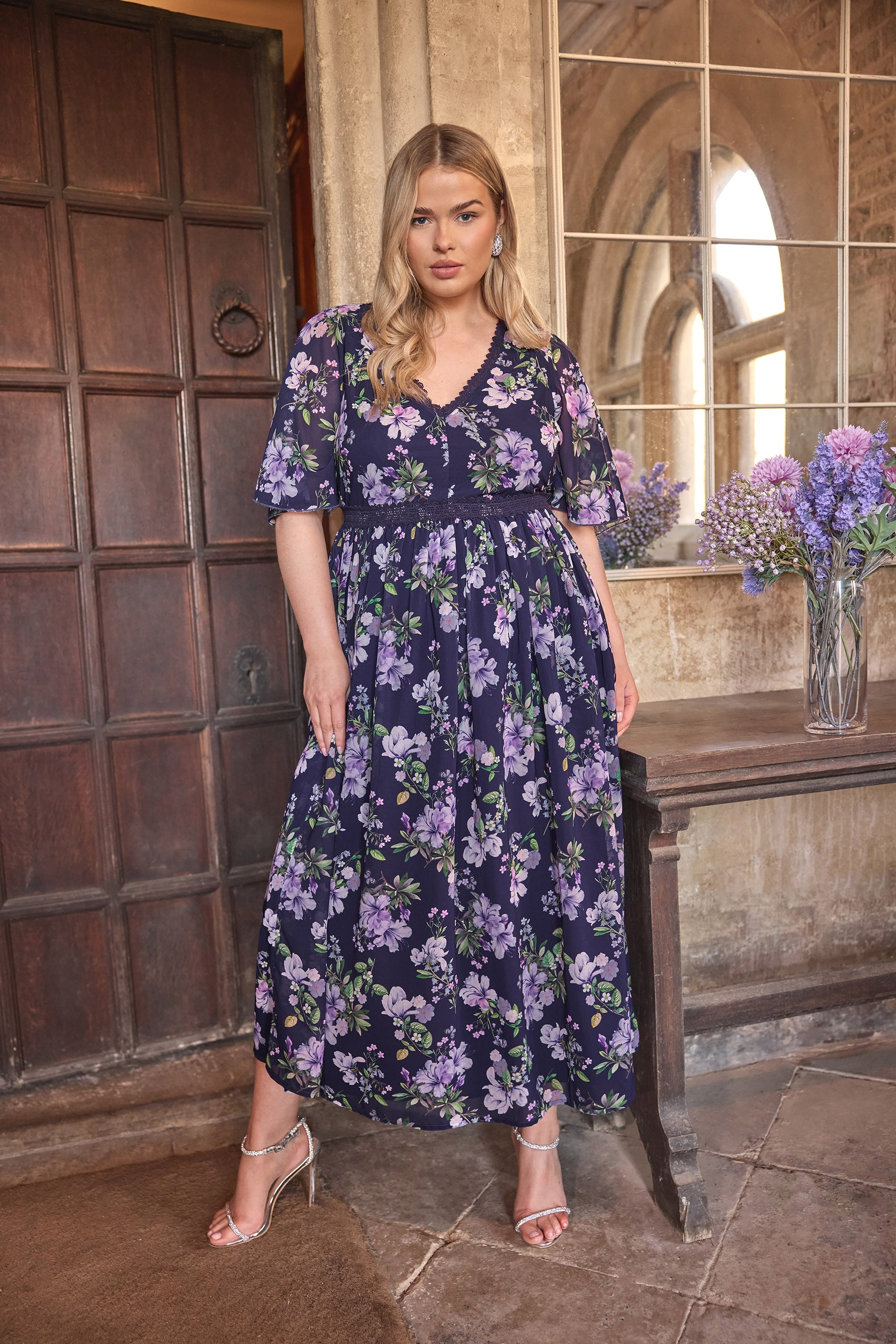 YOURS LONDON Plus Size Navy Blue Floral V-Neck Dress | Yours Clothing 3