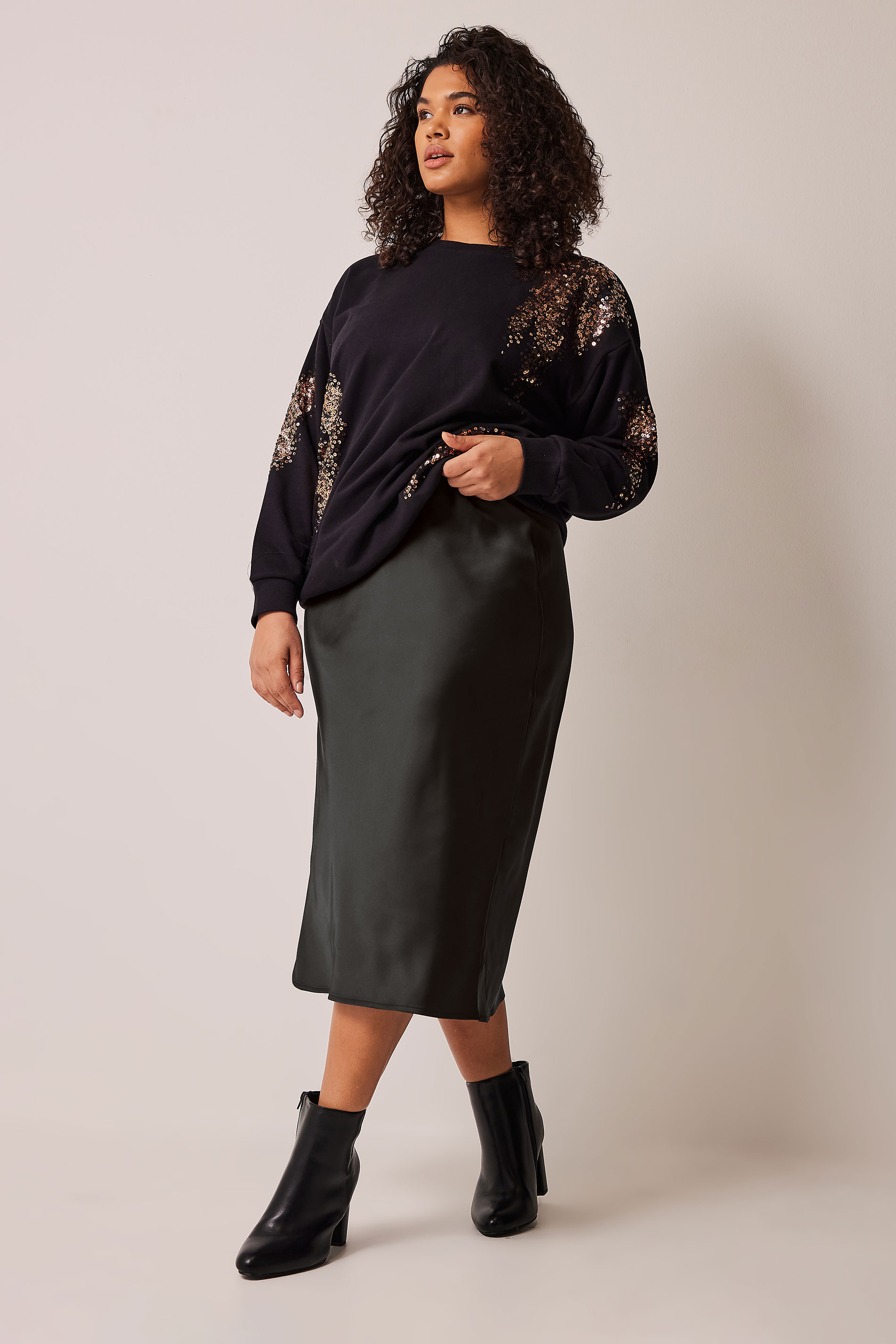 EVANS Plus Size Black Midi Satin Skirt  3