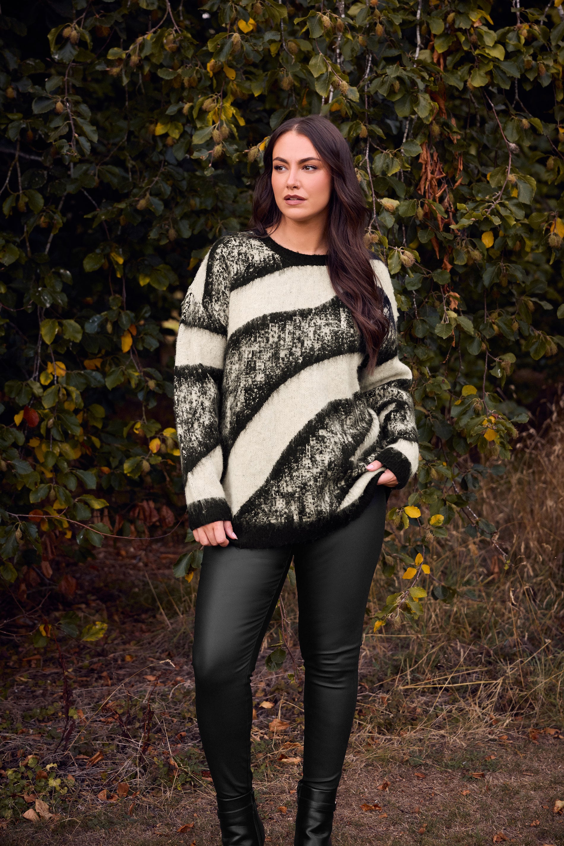 Evans Women's Black Plus Animal Print Fluffy Knitted Jumper Size 30-32