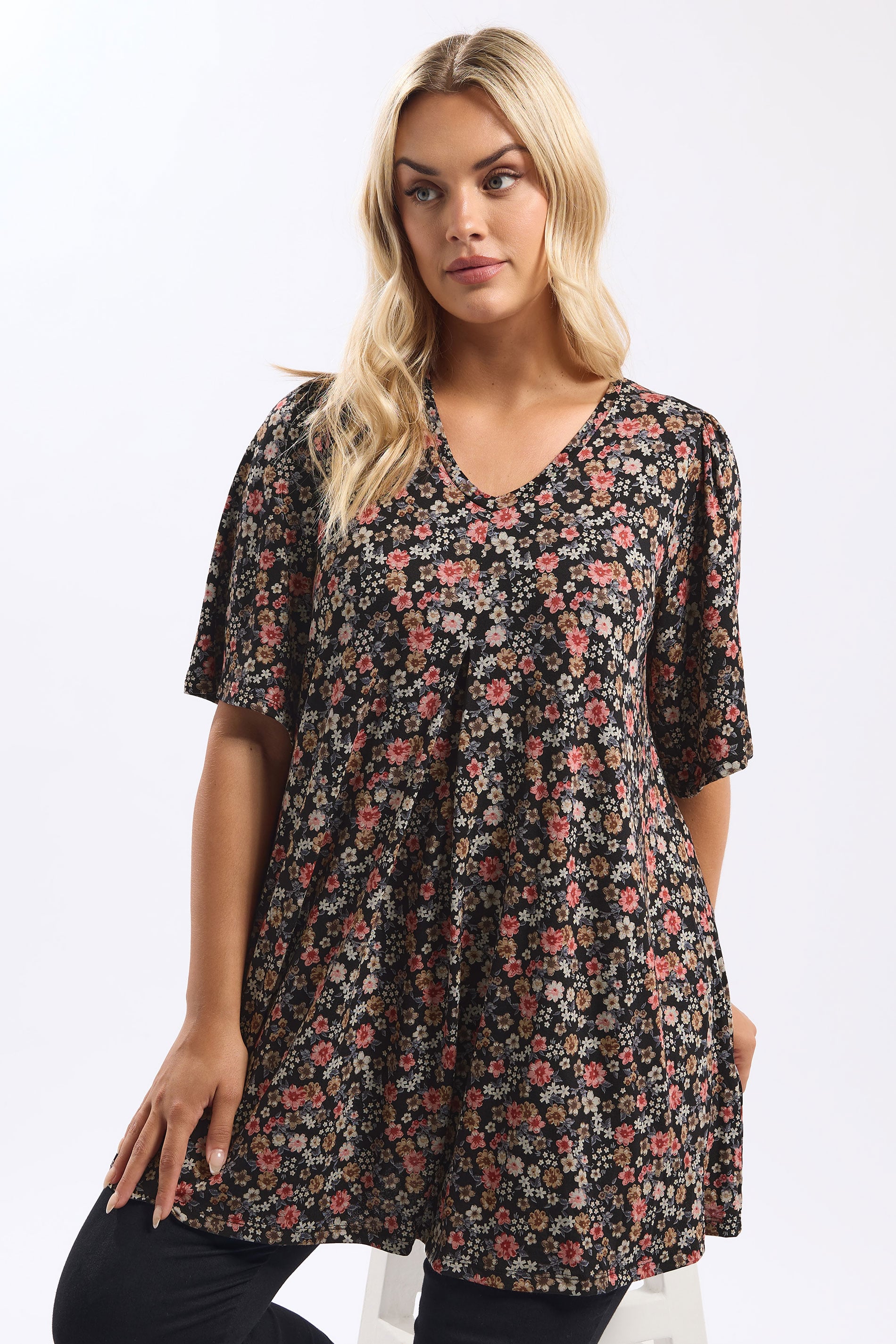 YOURS Plus Size Black Floral Pleat Top | Yours Clothing 3