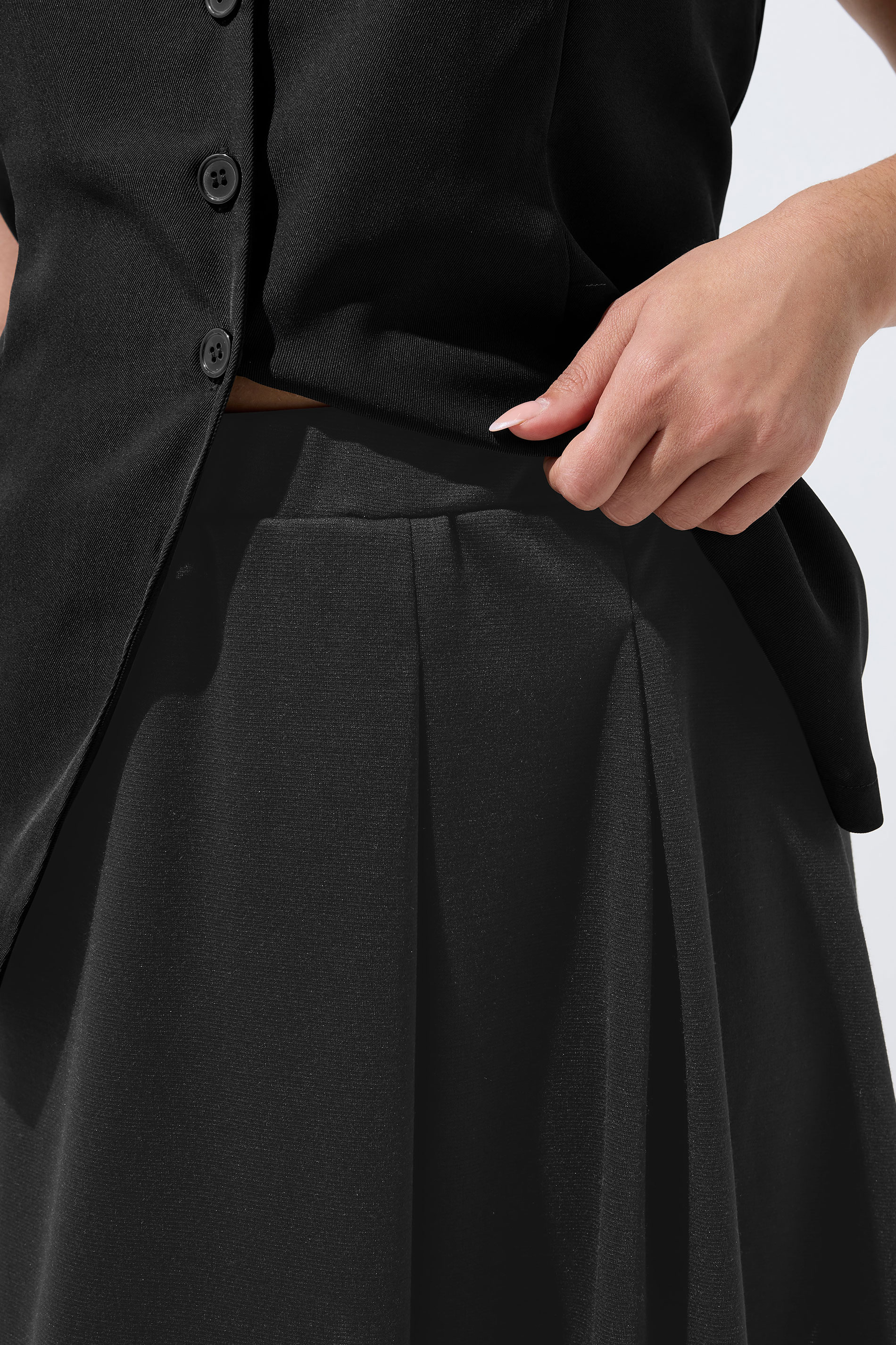 LIMITED COLLECTION Plus Size Black Pleated Skirt | Yours Clothing 4