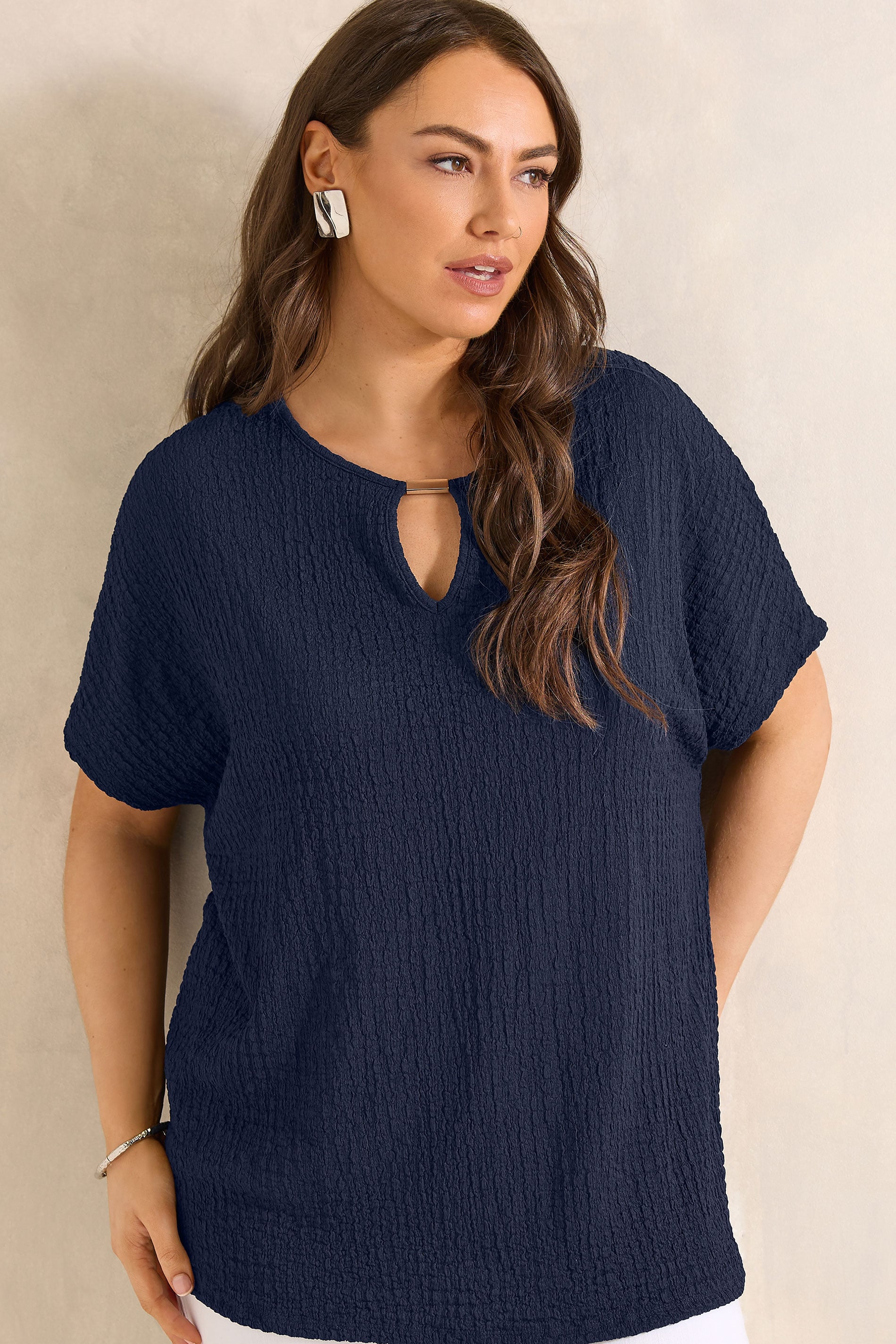 Evans Women's Blue Curve Navy Grown On Sleeve Textured Top Size 30-32