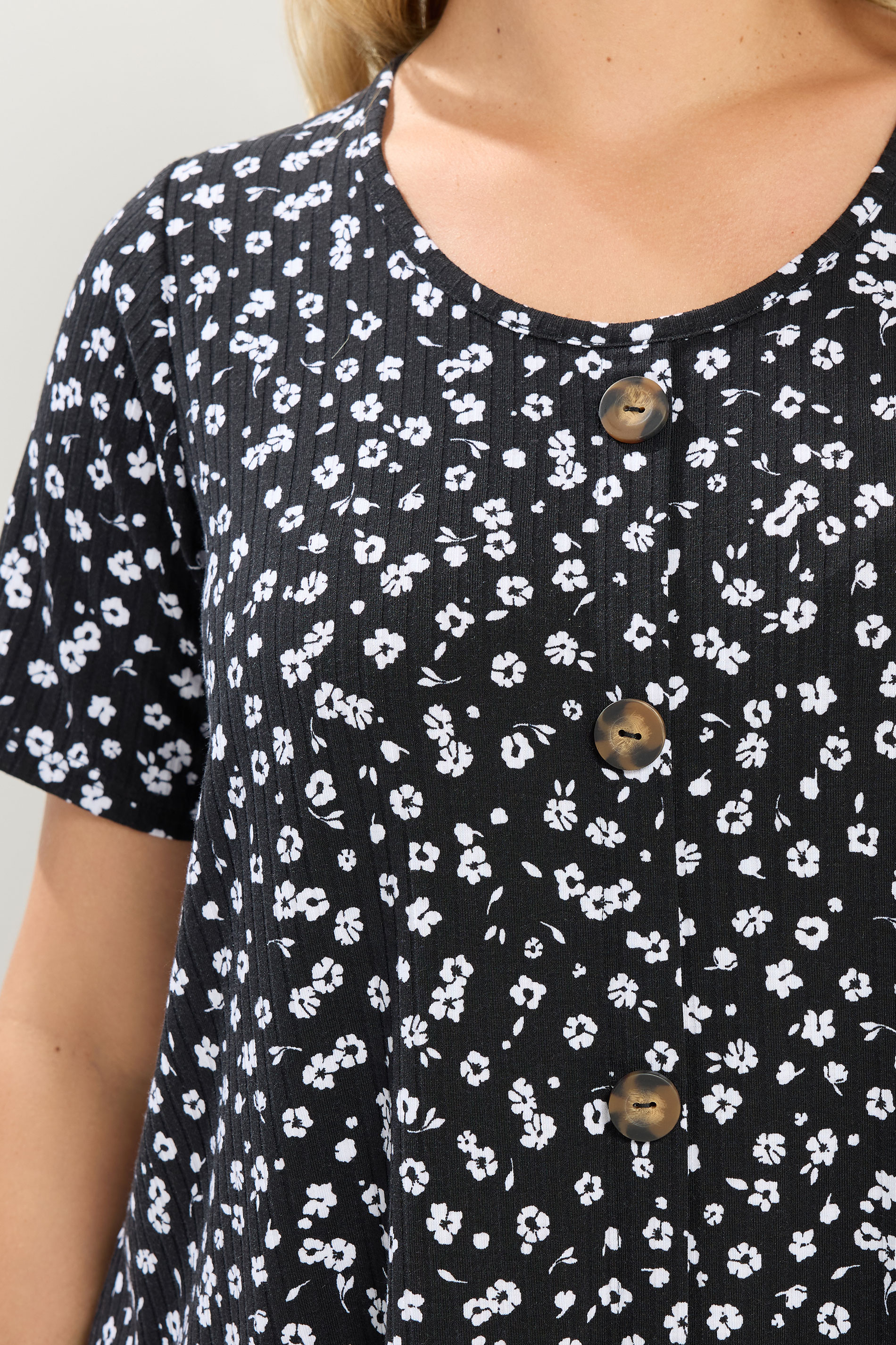 YOURS Plus Size Black & White Ditsy Floral Ribbed T-Shirt | Yours Clothing 4