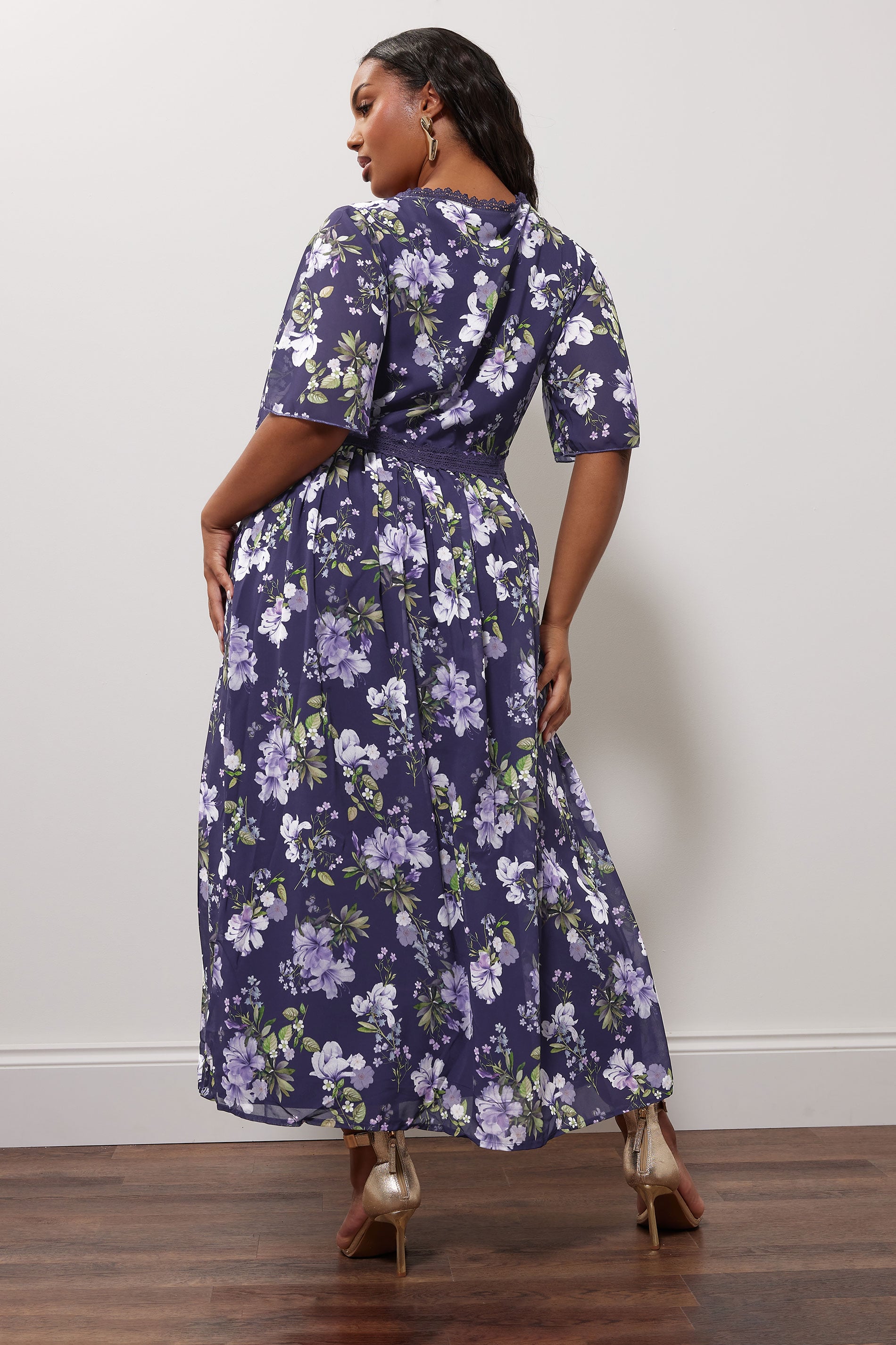 YOURS LONDON Plus Size Navy Blue Floral V-Neck Dress | Yours Clothing 4