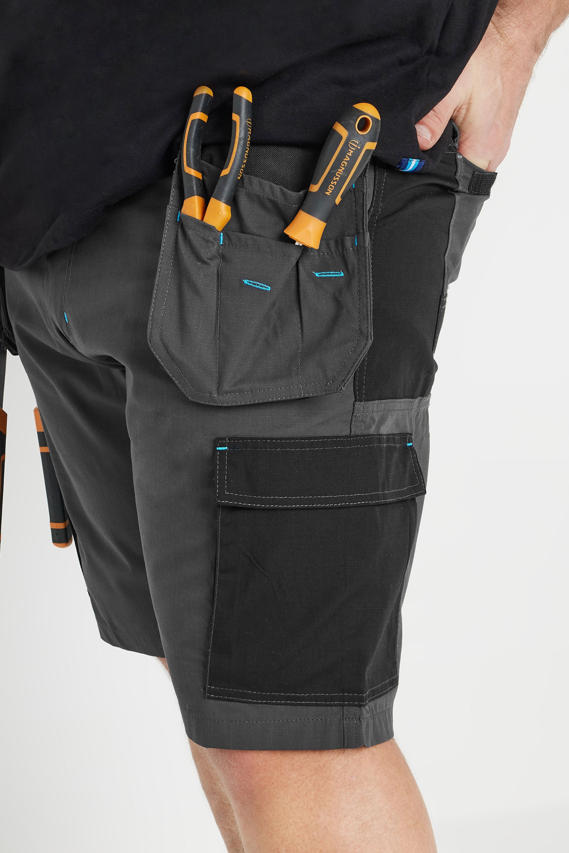 https://cdn.evans.co.uk/Images/ProductImages/447777be-d960-41_700123_D.jpg