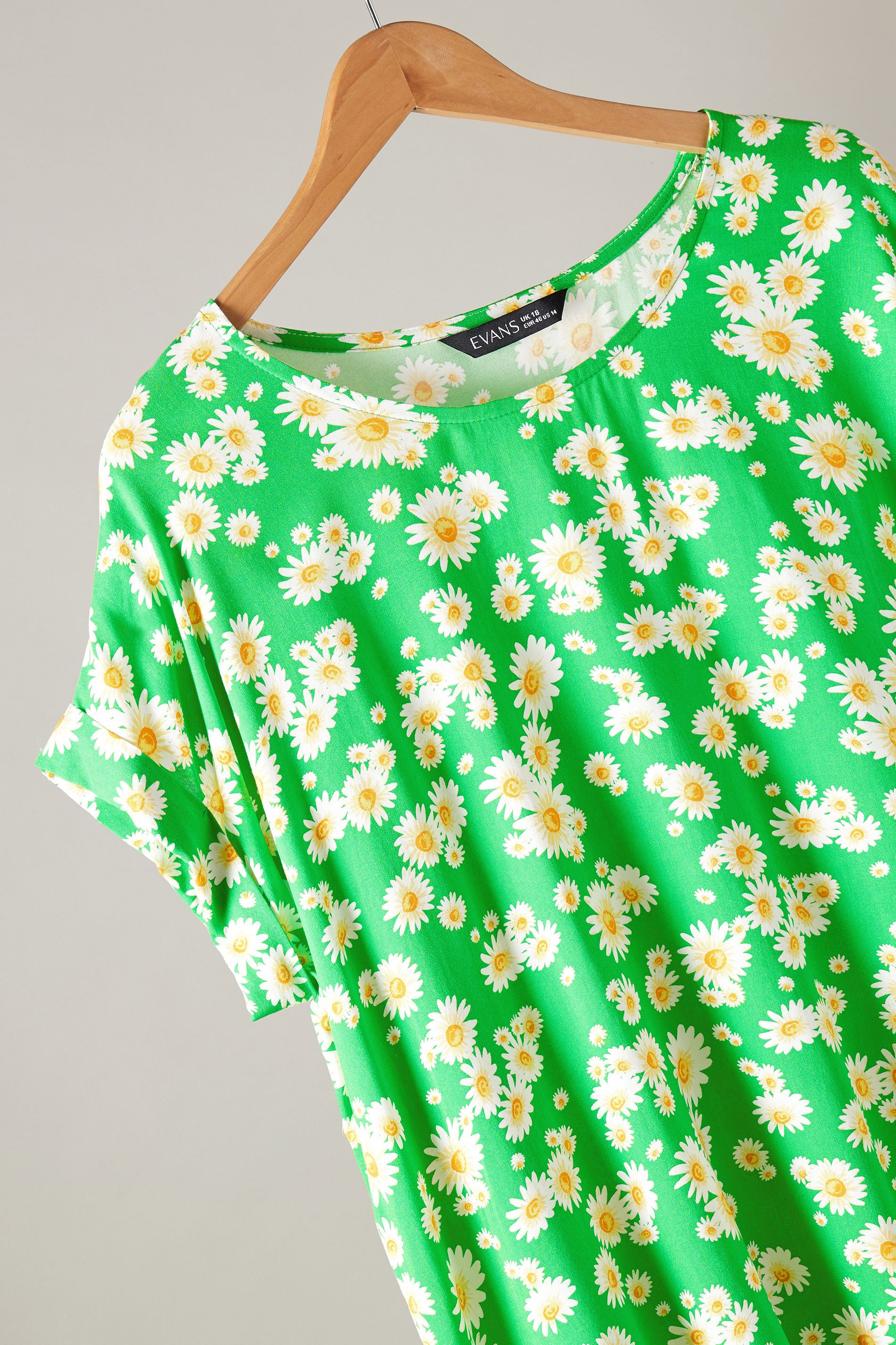EVANS Plus Size Green Daisy Print Blouse | Evans 7