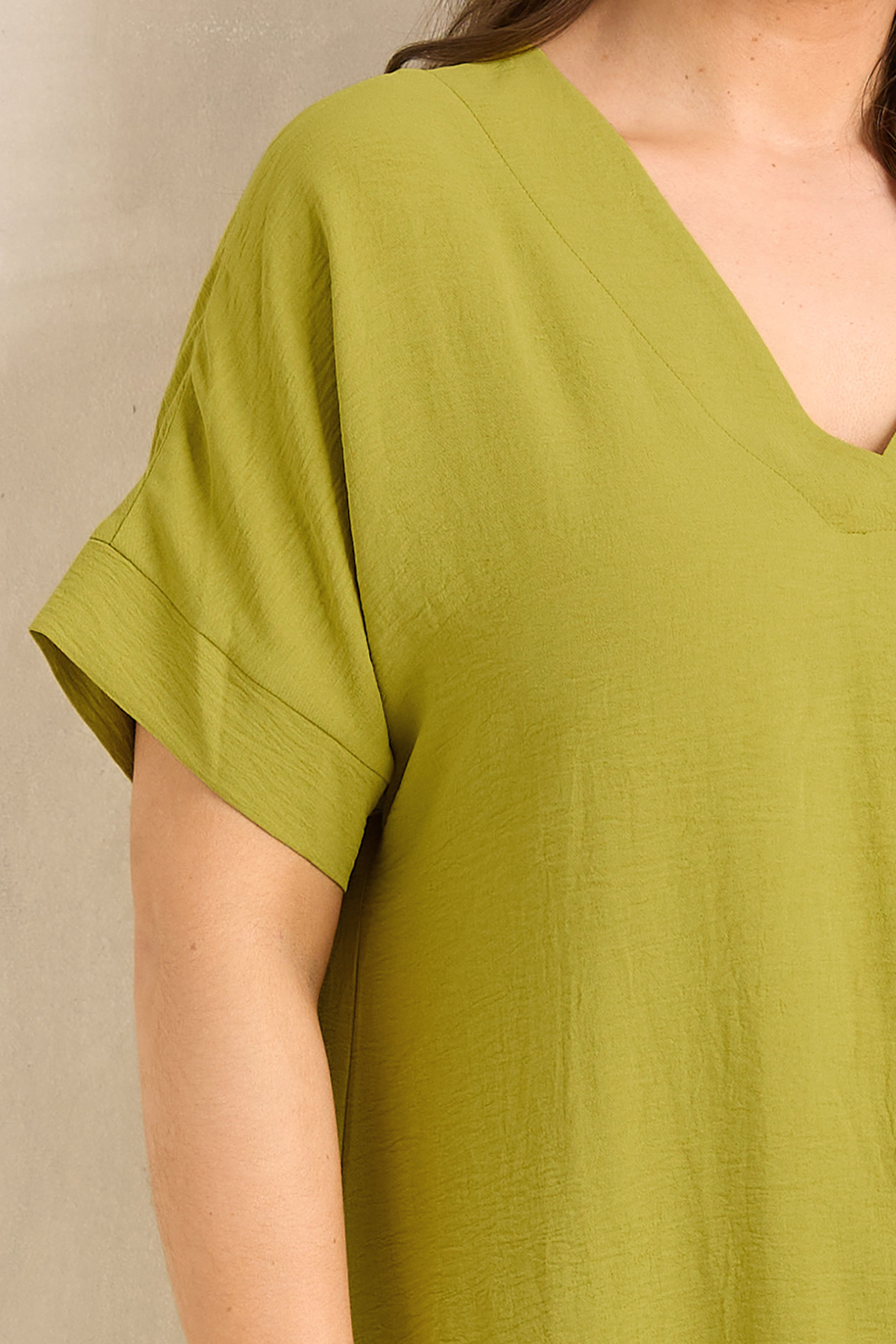 EVANS Plus Size Green Pleat Midi Dress | Evans 4