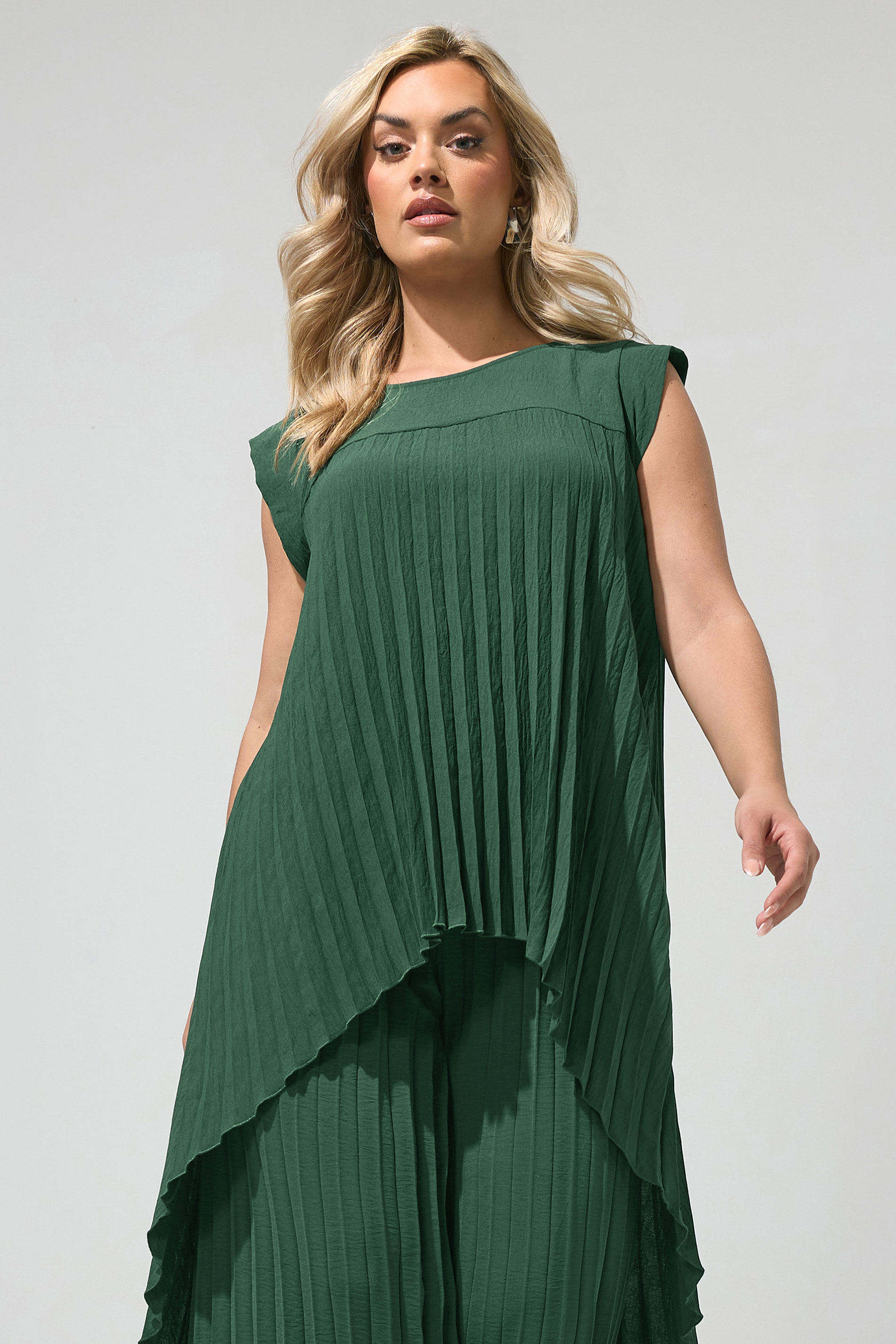 YOURS LONDON Plus Size Green Pleated Top | Yours Clothing 3