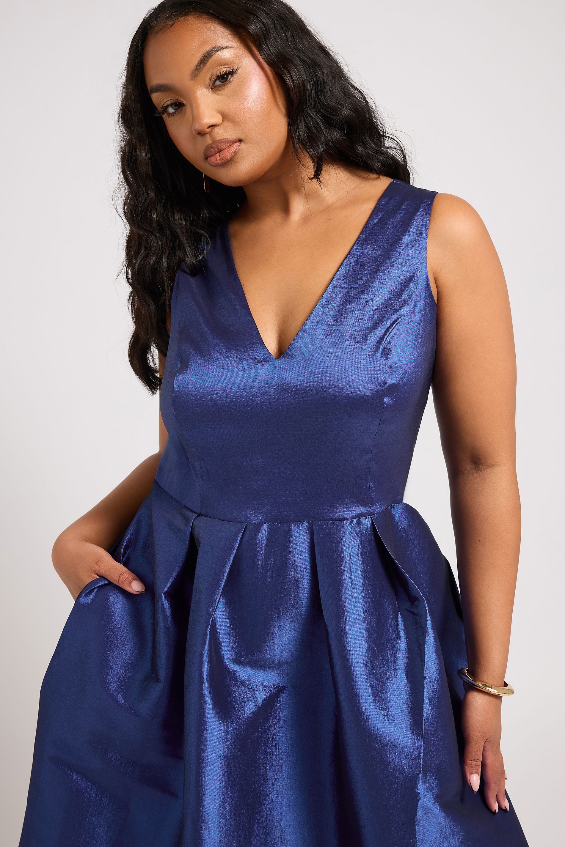 YOURS LONDON Plus Size Navy Blue Pleated V-Neck Midi Dress | Yours Clothing 2
