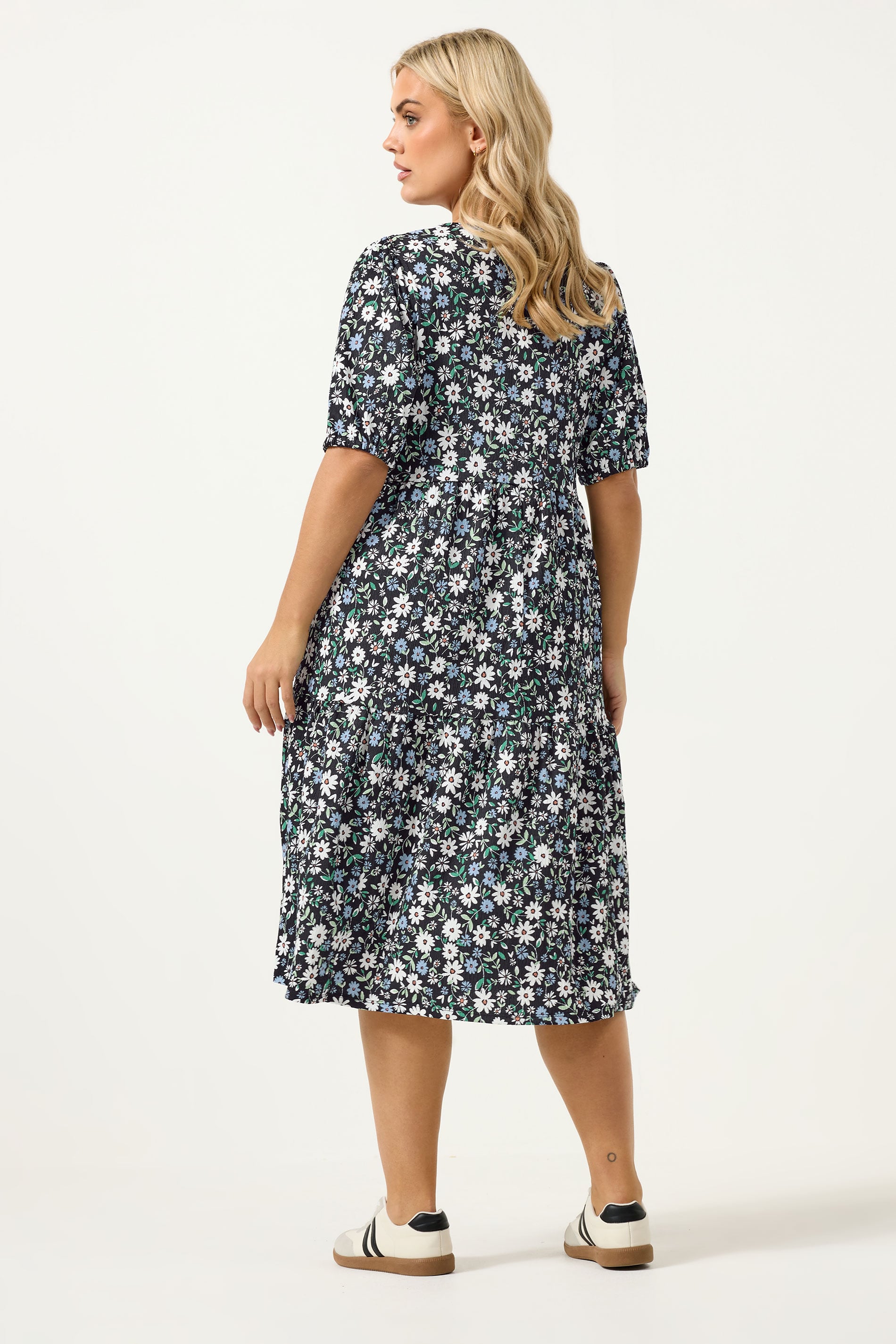 YOURS Plus Size Black Ditsy Floral Tiered Maxi Dress | Yours Clothing 2