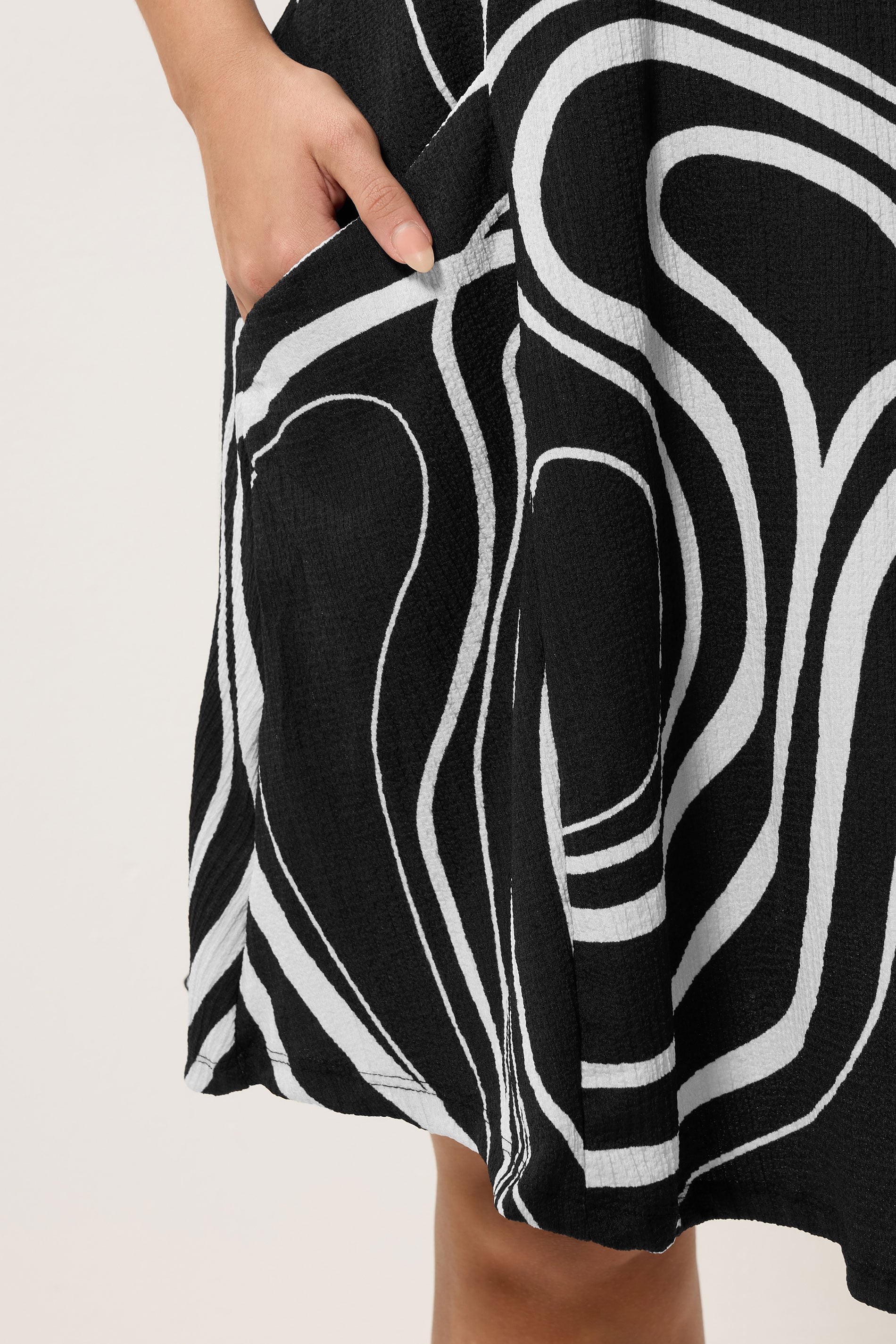 YOURS Plus Size Black Abstract Swirl Tunic Dress | Yours Clothing 4