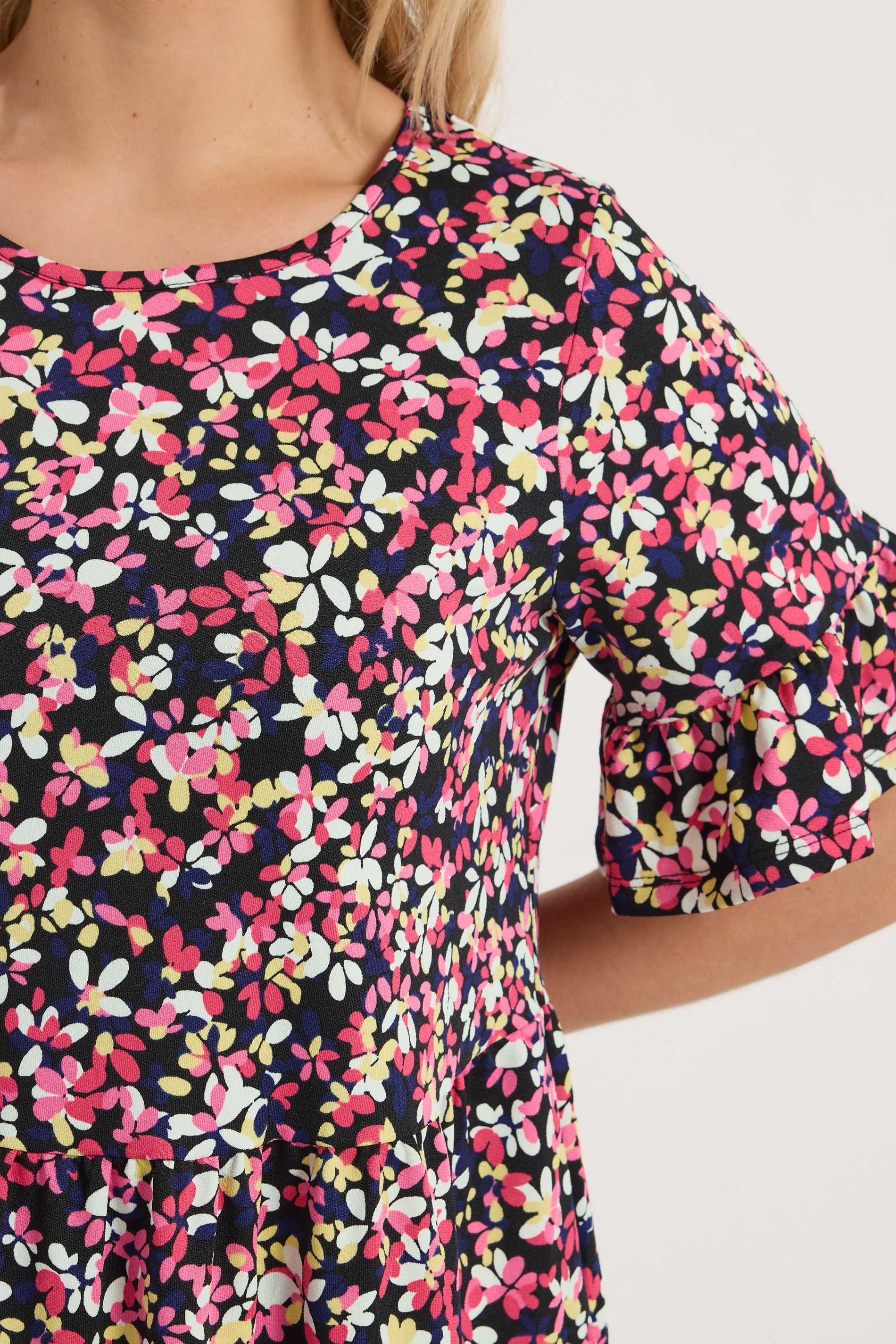 YOURS Plus Size Black Frill Sleeve Floral Dress | Yours Clothing 4