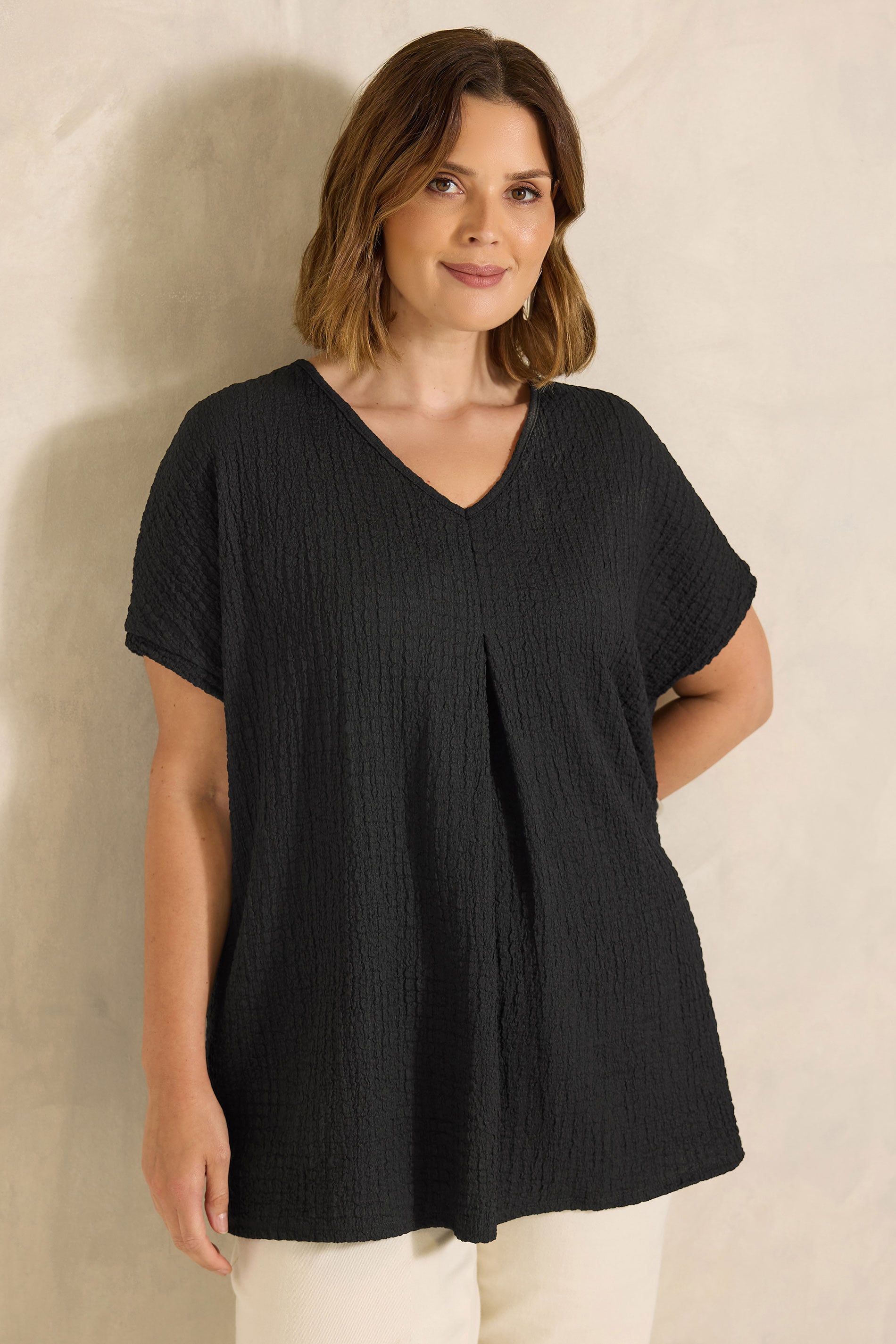 Evans Women's Black Plus Pleat Front Swing Top Size 22-24