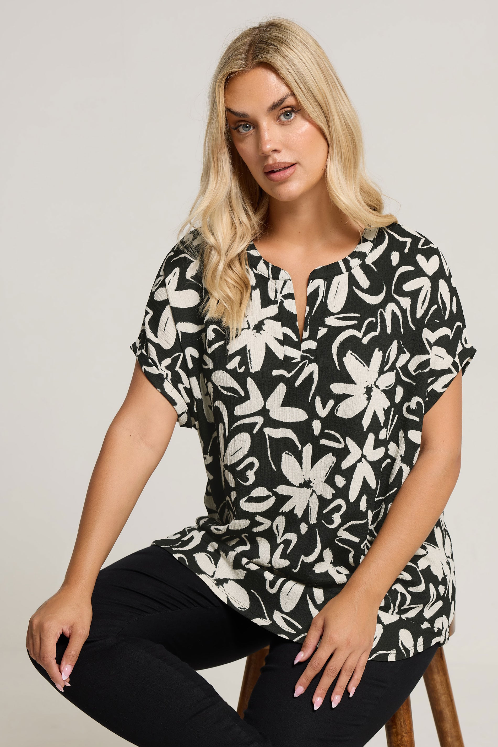 Yours Curve Floral Print Textured Notch Neck Top 3
