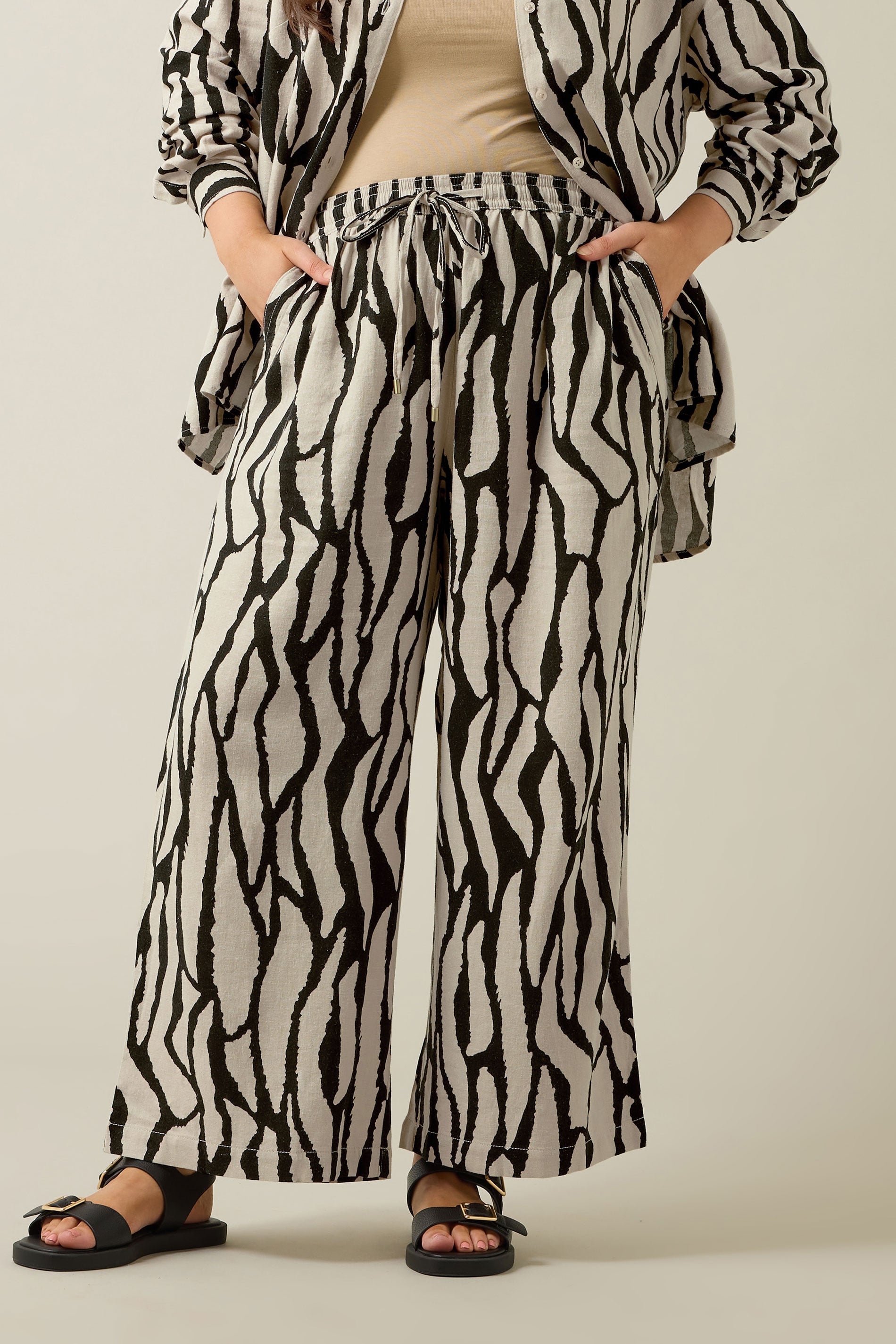 EVANS Plus Size Natural Brown Abstract Print Premium Linen Trousers | Evans 4