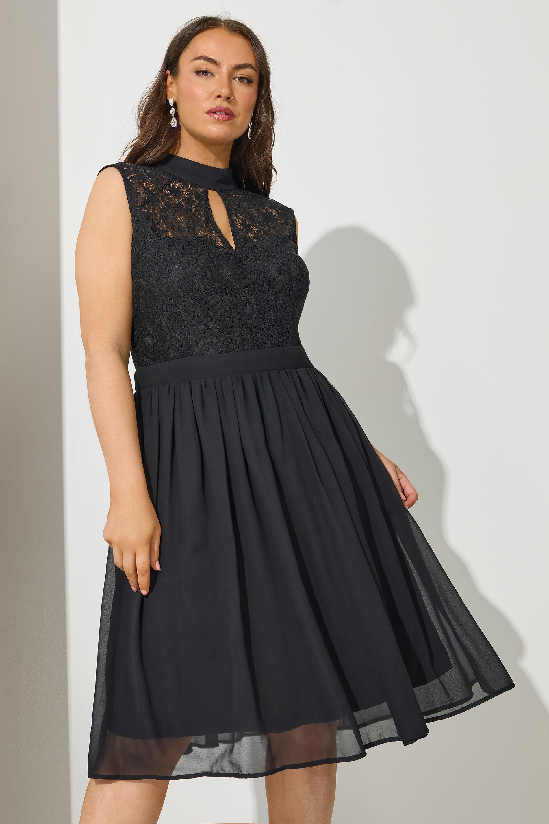 YOURS LONDON Plus Size Black Lace Sleeveless Keyhole Dress | Yours Clothing 3