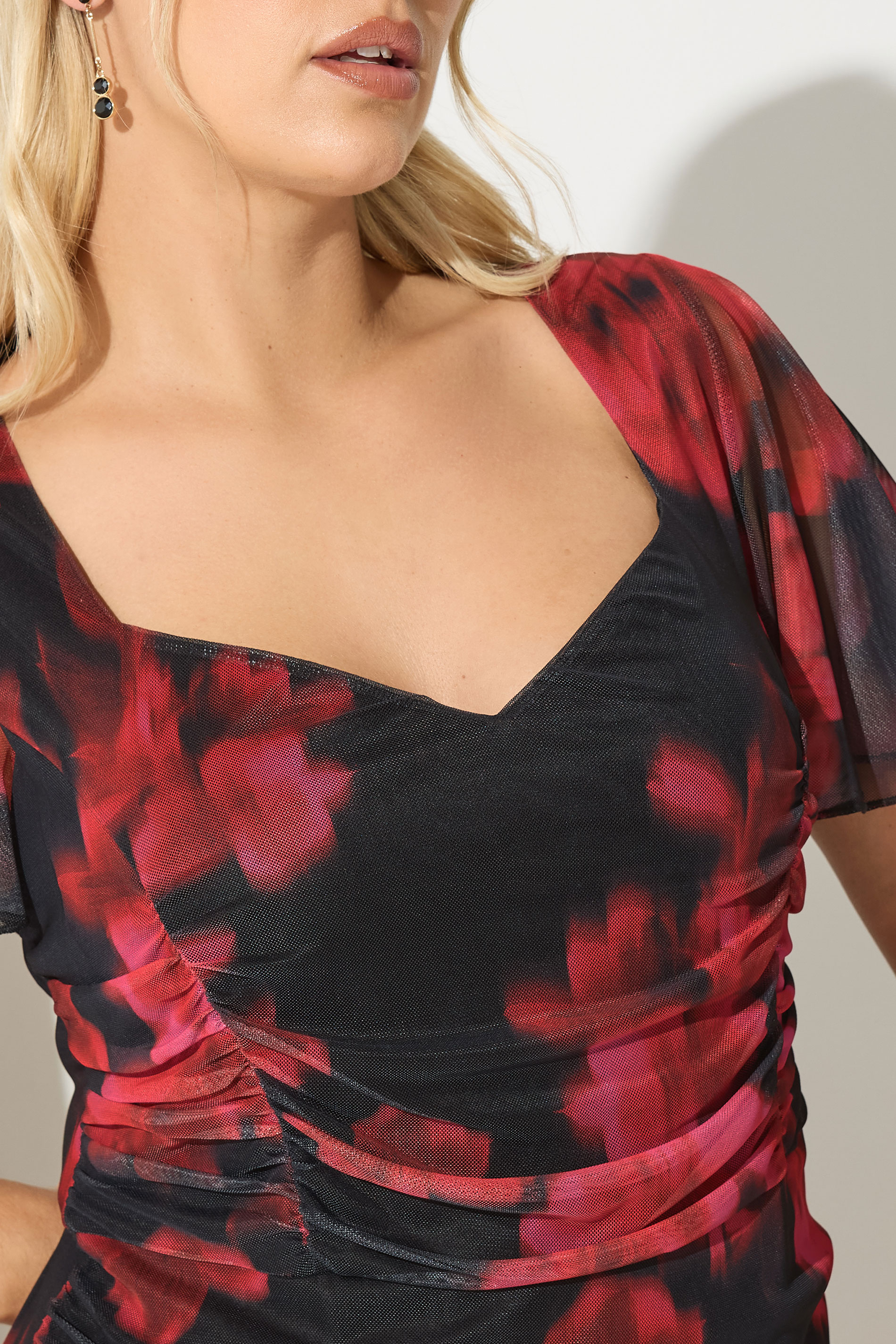 YOURS LONDON Plus Size Red Floral Gathered Midi Dress | Yours Clothing 4