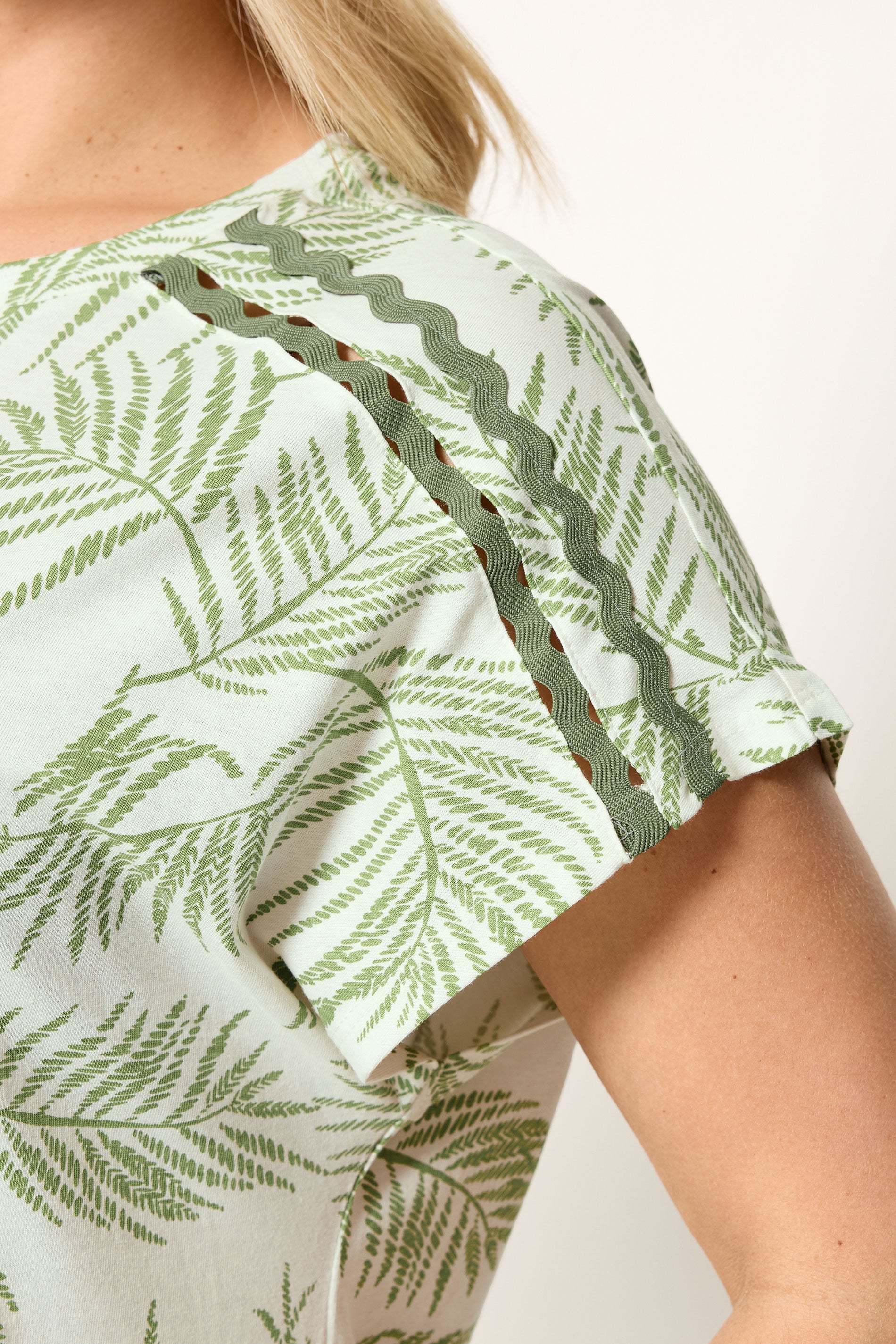 YOURS Plus Size Green Palm Tree Trim Detail T-Shirt | Yours Clothing 5
