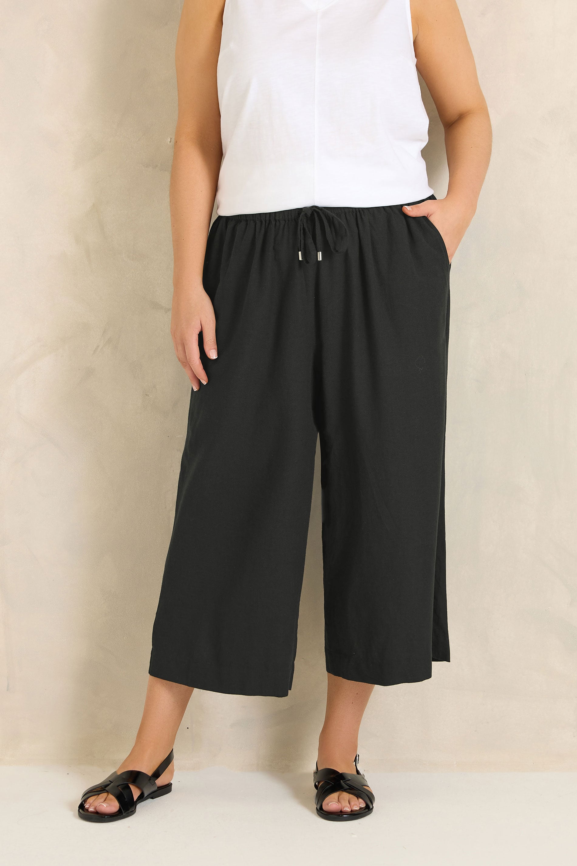 Evans Women's Black Plus Linen Cropped Trousers Size 18