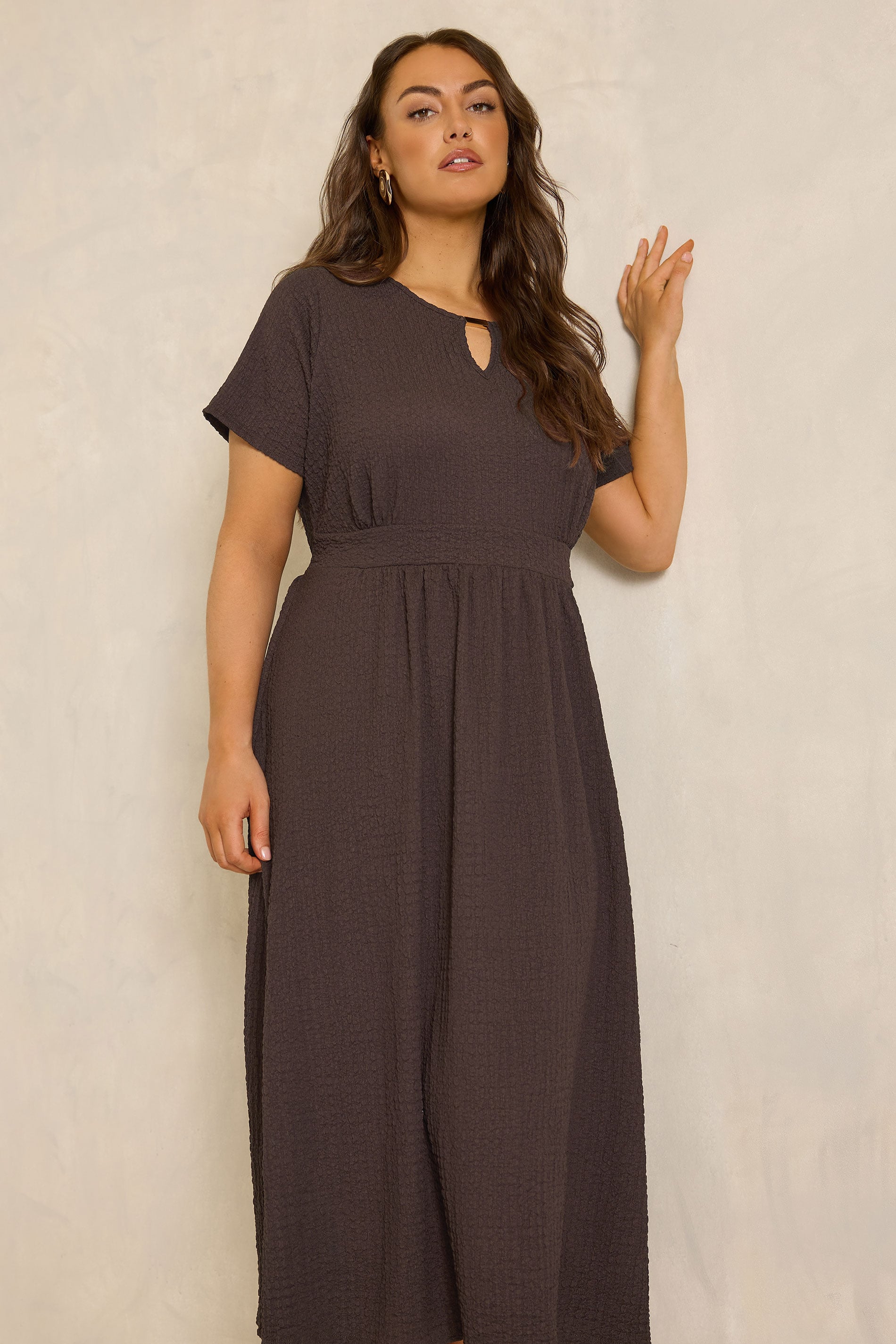 EVANS Plus Size Chocolate Brown Keyhole Textured Maxi Dress | Evans
