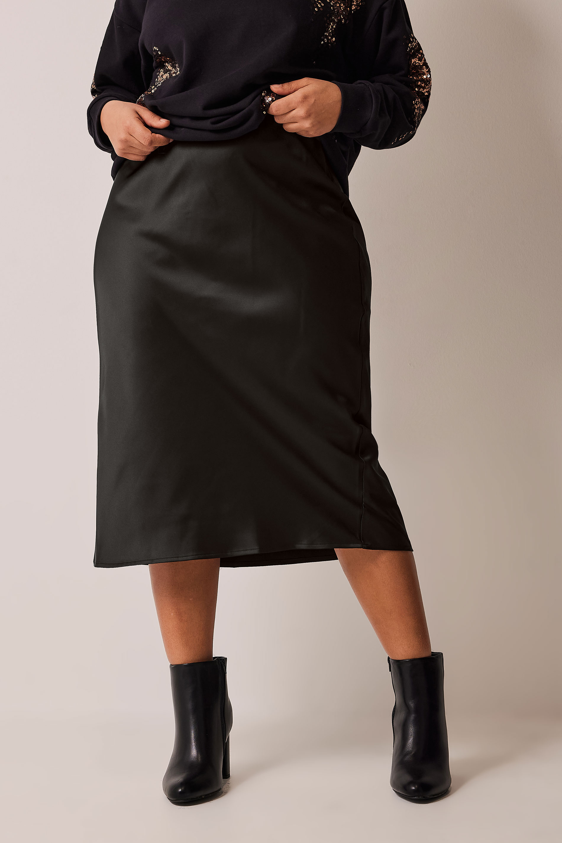 EVANS Plus Size Black Midi Satin Skirt  1
