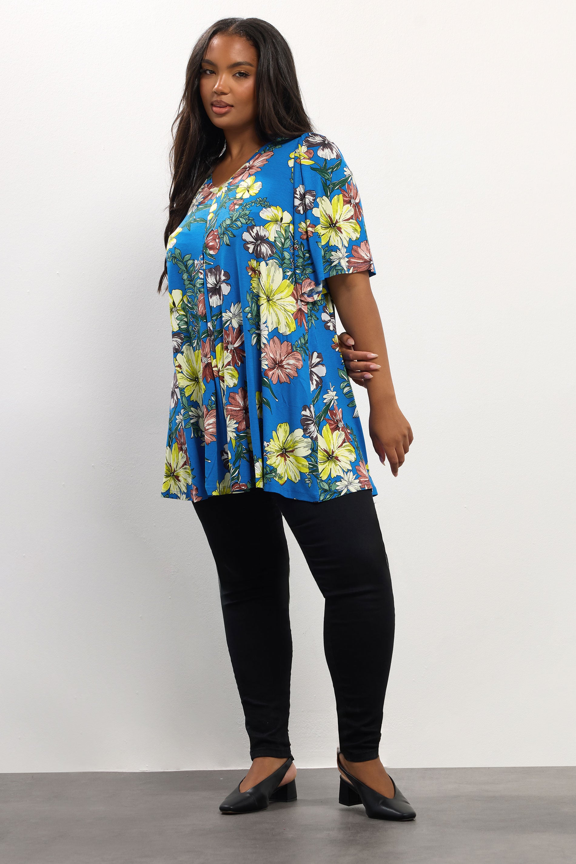 YOURS Plus Size Blue Floral Print Pleat Front Top 1