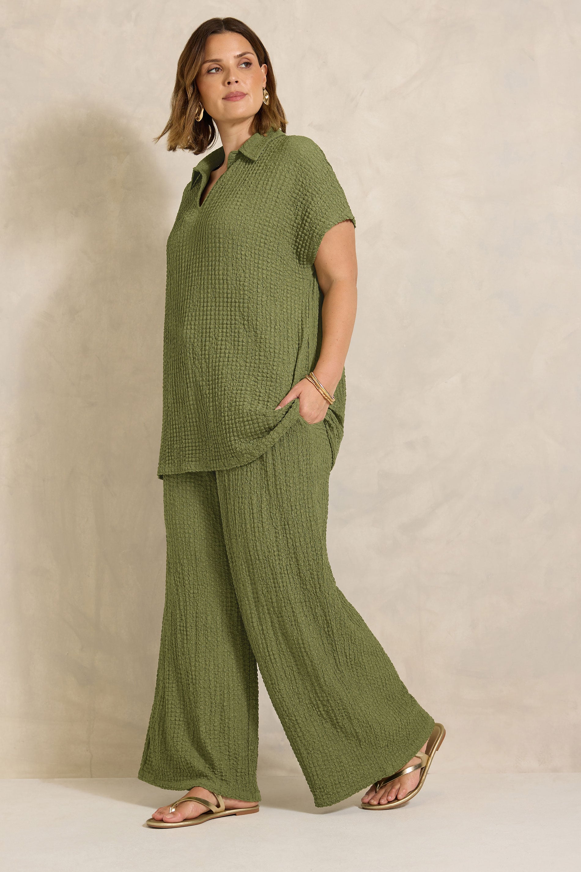 EVANS Plus Size Khaki Green Crinkle Short Sleeve Top | Evans 1