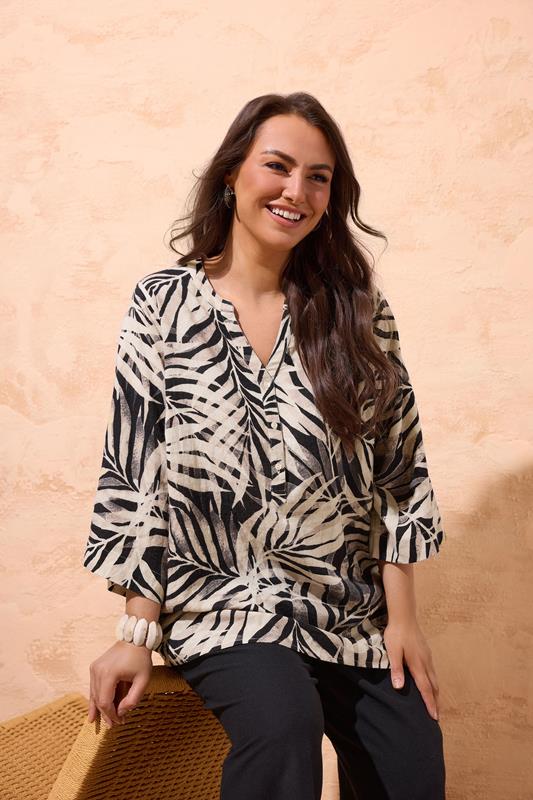  EVANS Curve Black Mono Palm Print Top