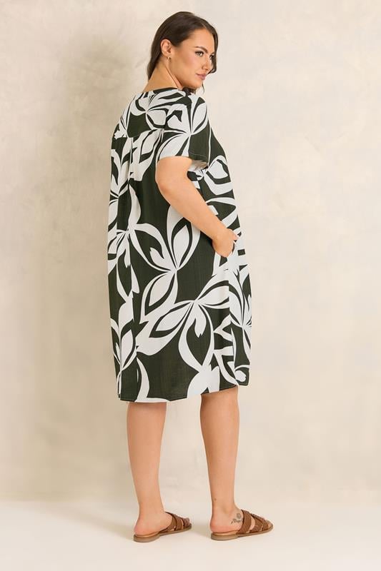 EVANS Plus Size Green Leaf Print Midi Shift Dress | Evans 4