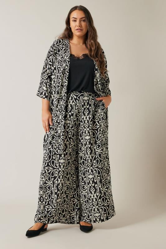 EVANS Plus Size Black White Abstract Print Kimono Evans