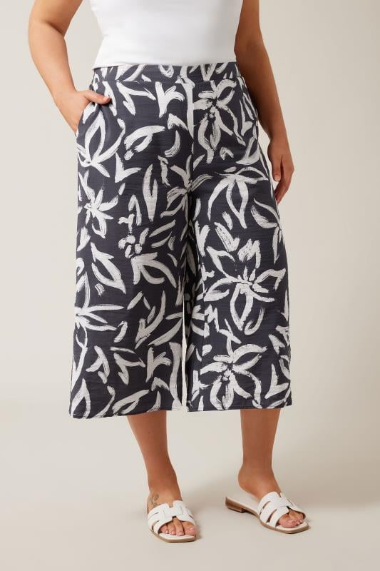 EVANS Plus Size Navy Blue Floral Print Culottes | Evans 1