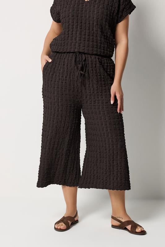  YOURS Curve Brown Bubble Texture Cropped Trousers