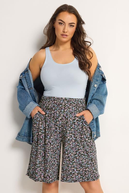  YOURS Curve Black Ditsy Floral Shorts