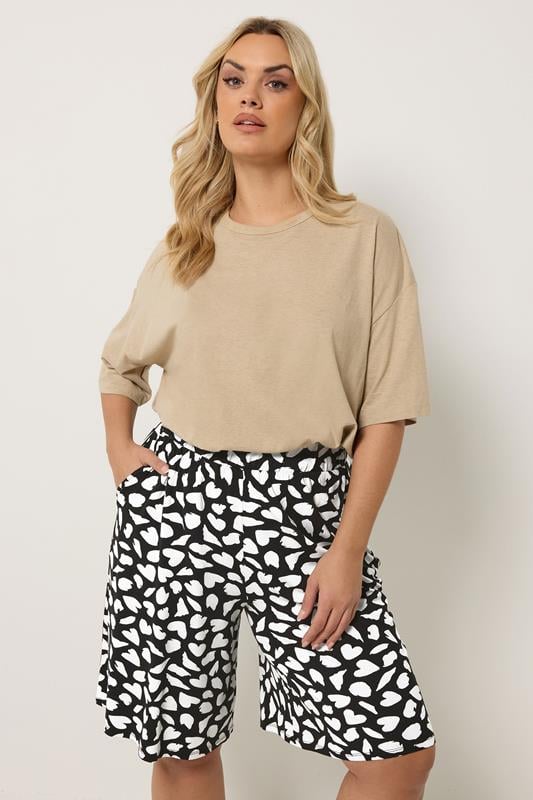  YOURS Curve Black Heart Print Shorts