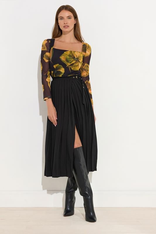 STAR Black Pleated Belt Buckle Maxi Skirt | StarByJM 1
