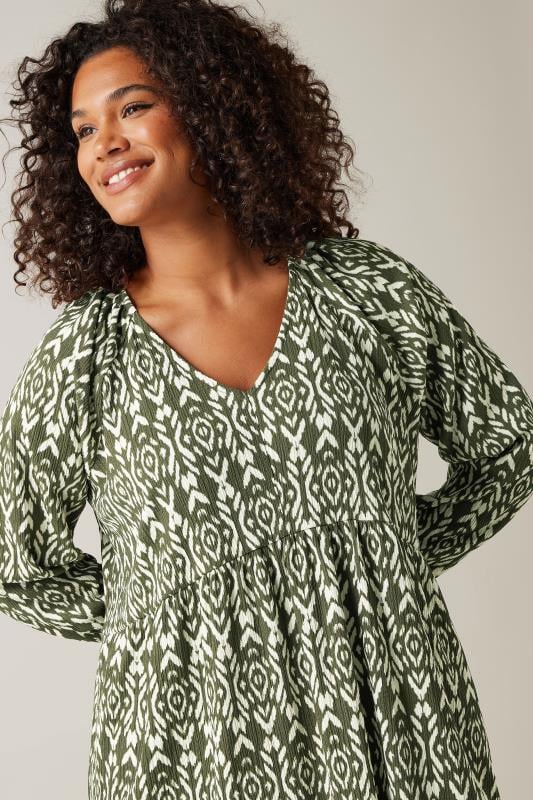 EVANS Plus Size Olive Green Ikat Print Crinkle Midi Dress | Evans 4