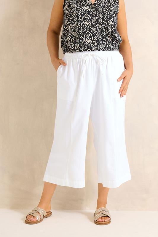 EVANS Plus Size White Cropped Pull On Cotton Trousers | Evans 1