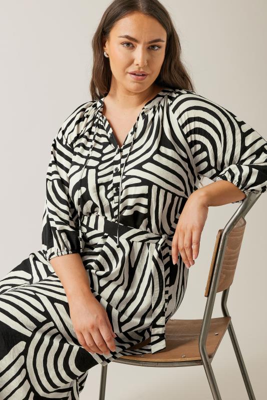 EVANS Plus Size Black & White Abstract Print Midi Dress | Evans 4