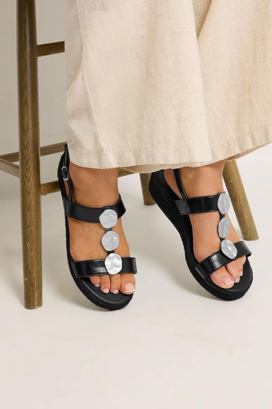  Yours Black Hammered Disk Wedge Sandals In Wide E Fit