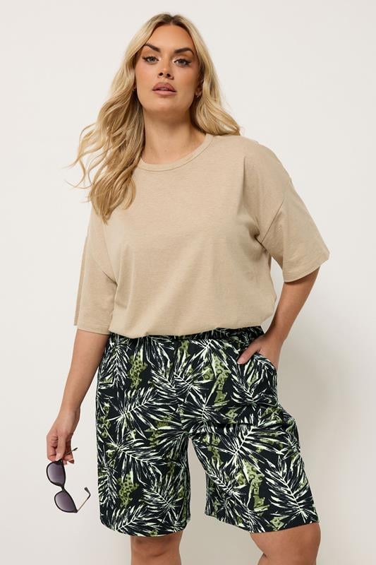  YOURS Curve Black Leaf Print Textured Shorts