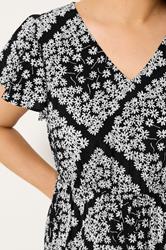 YOURS Plus Size  Black Daisy Smock Dress | Yours Clothing 4