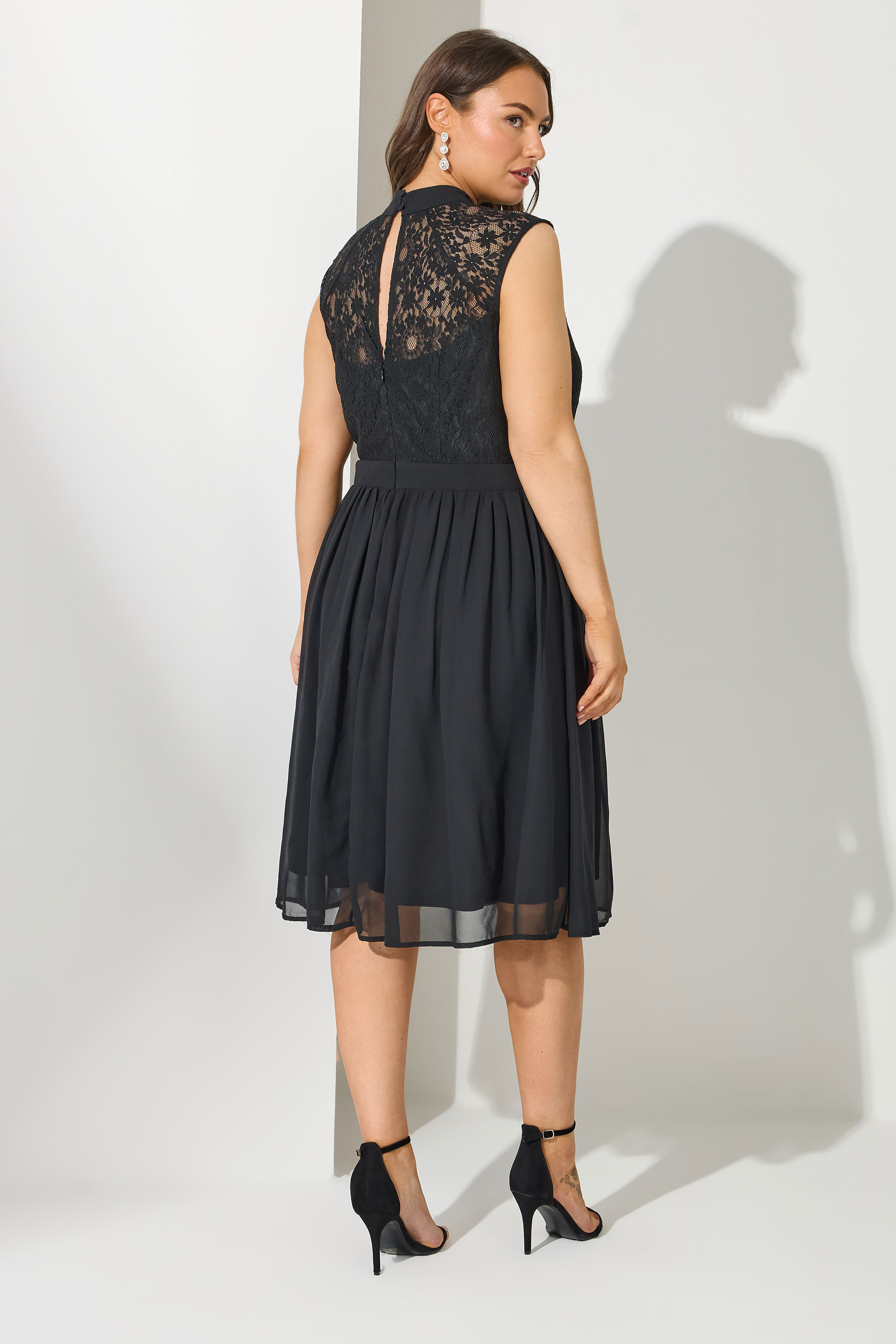 YOURS LONDON Plus Size Black Lace Sleeveless Keyhole Dress | Yours Clothing 4