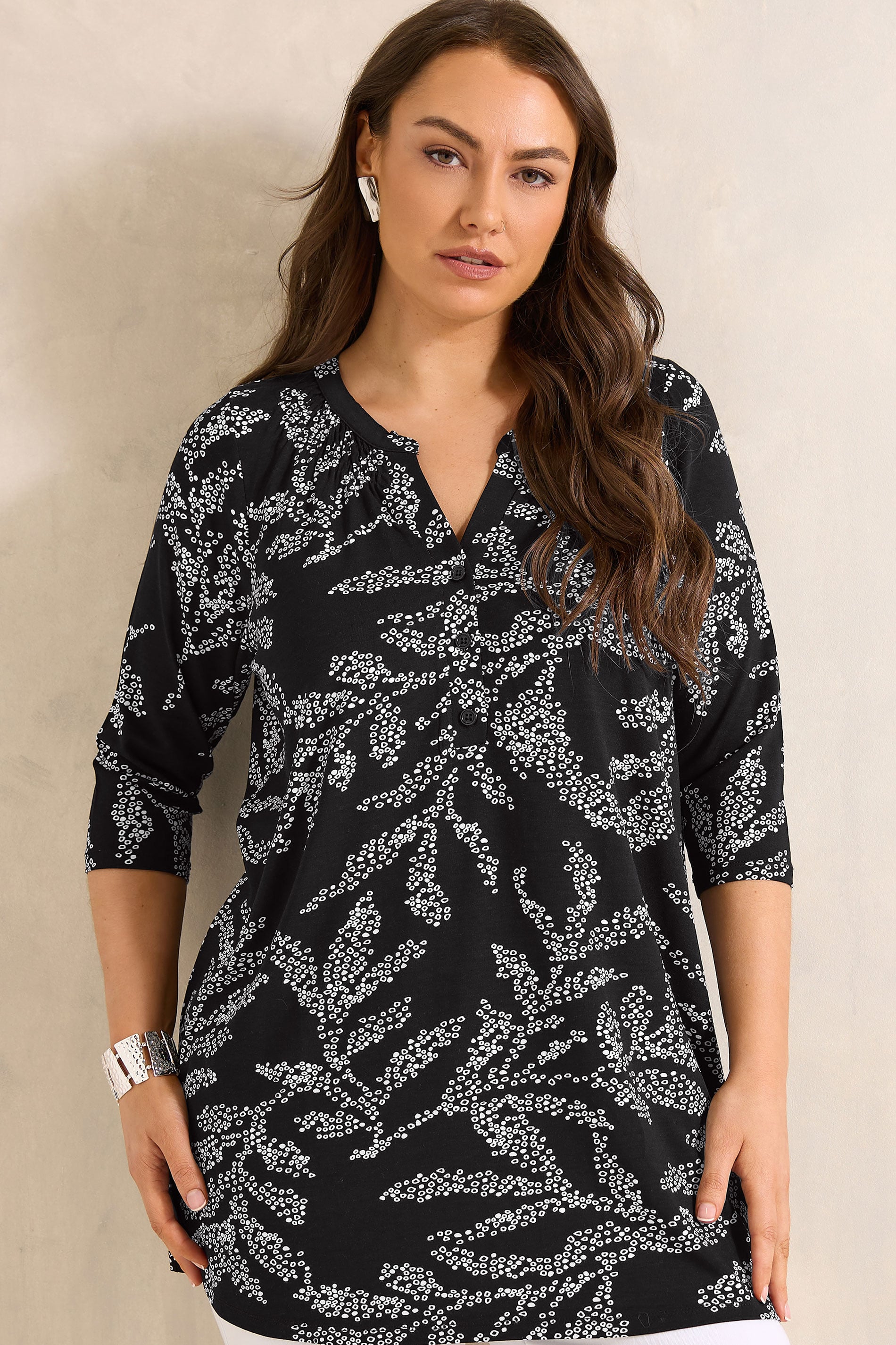 Evans Women's Black Plus Leaf Print Jersey Top Size 18
