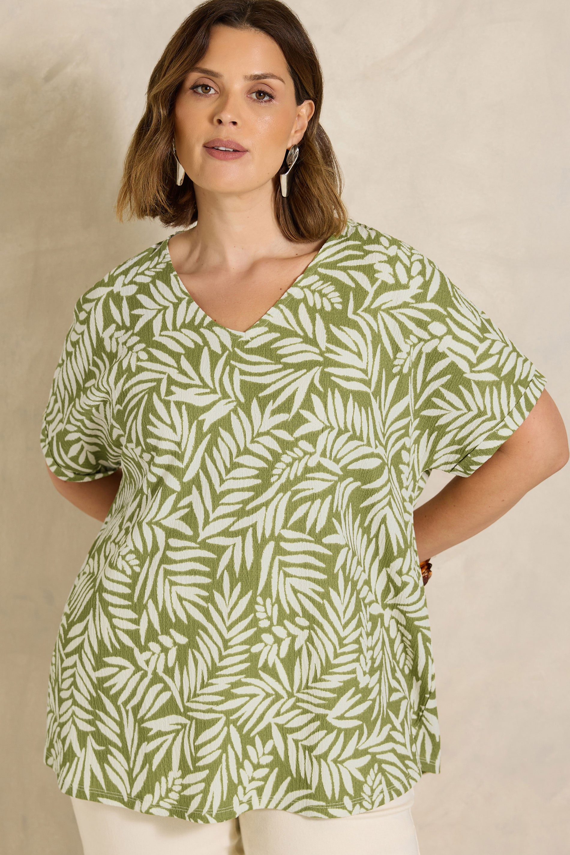 Evans Women's Green Plus Leaf Print Crinkle Blouse Size 30-32
