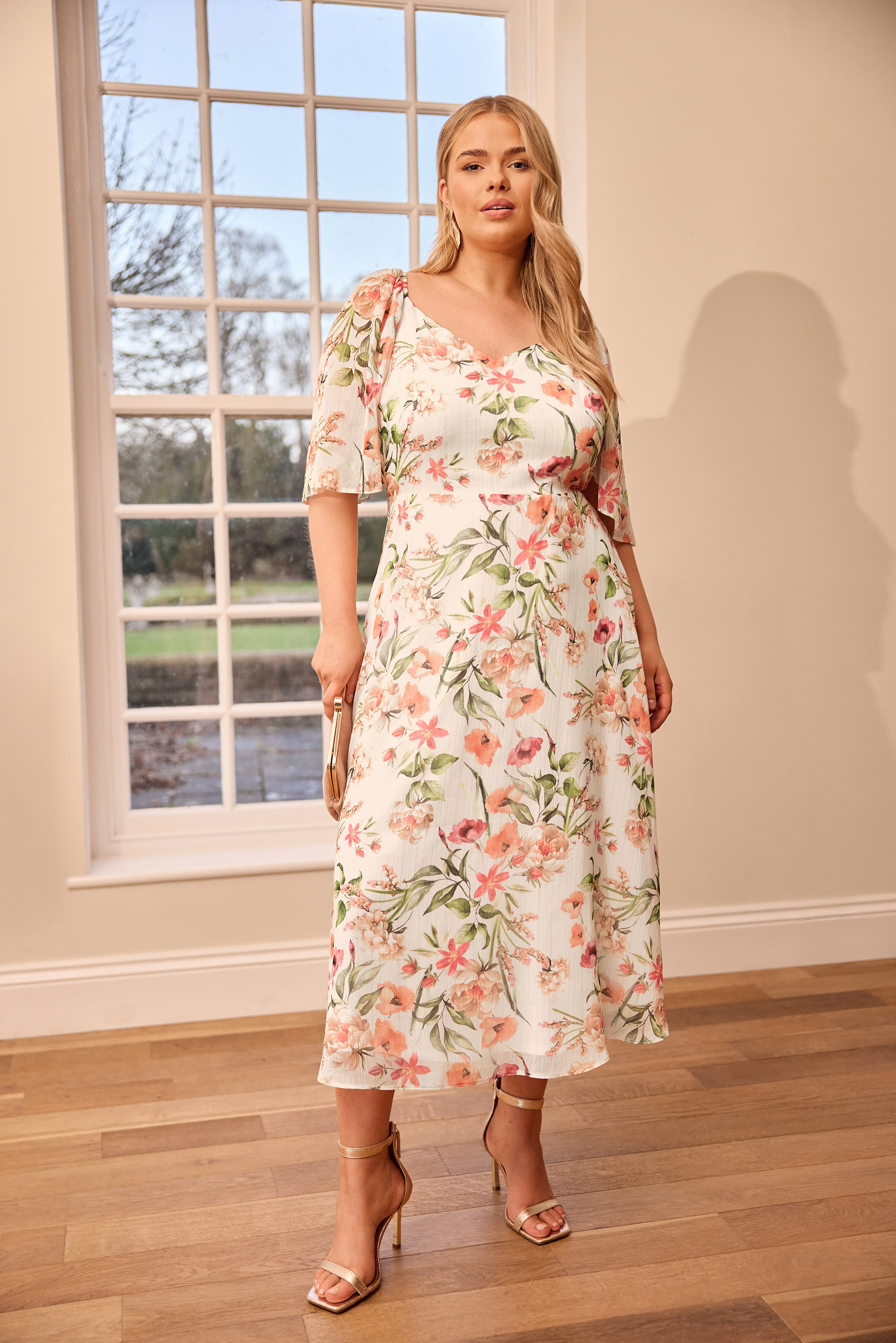 https://cdn.evans.co.uk/Images/ProductImages/a4686427-89e4-4b_163186_L1.jpg