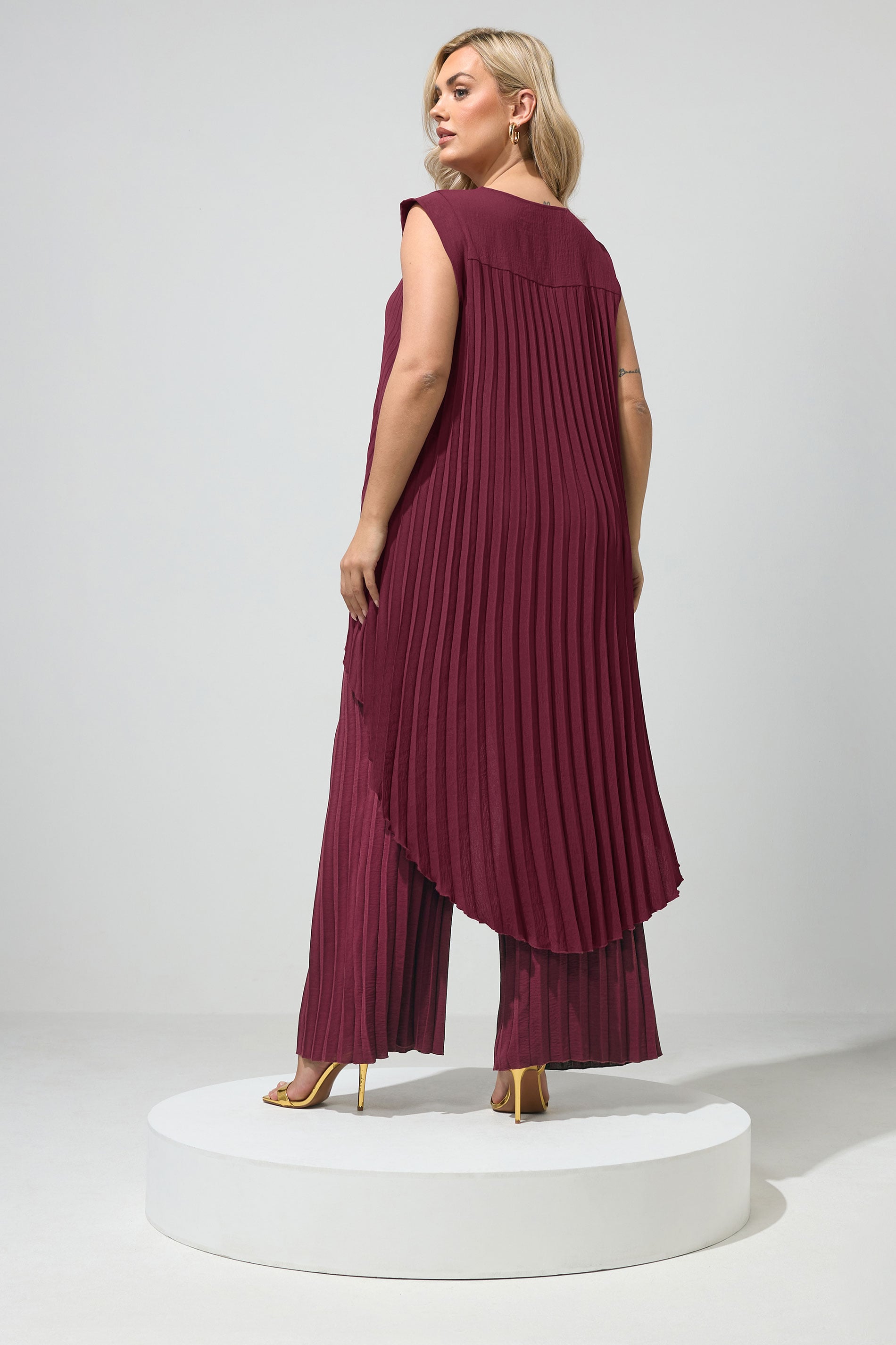 YOURS LONDON Plus Size Purple Pleated Set | Yours Clothing 2