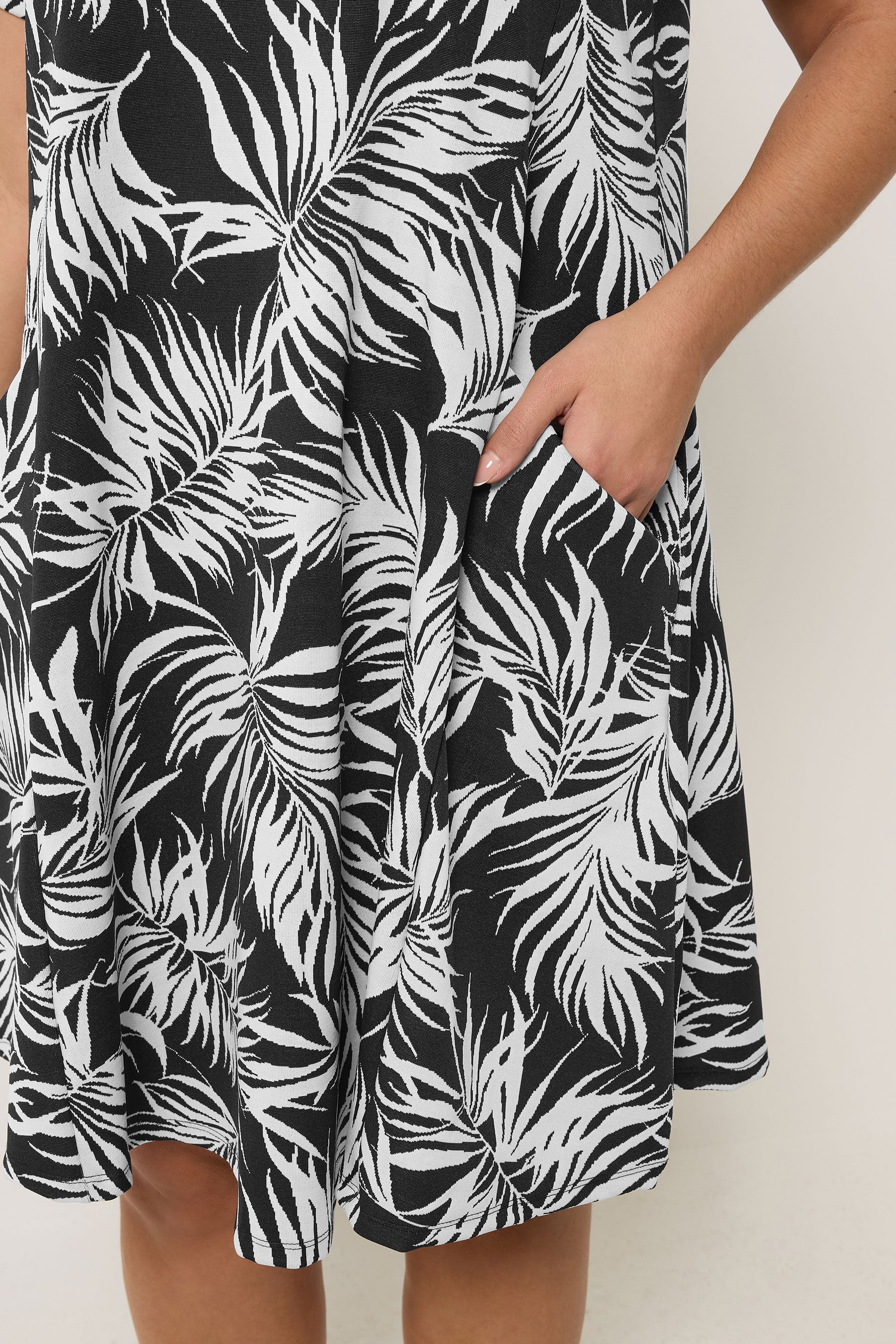 YOURS Plus Size Black Jacquard Print Dress | Yours Clothing 4
